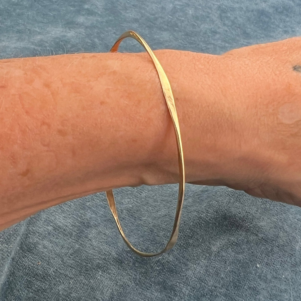 14k Yellow Gold Hammered Twisted Bangle Bracelet. Designer