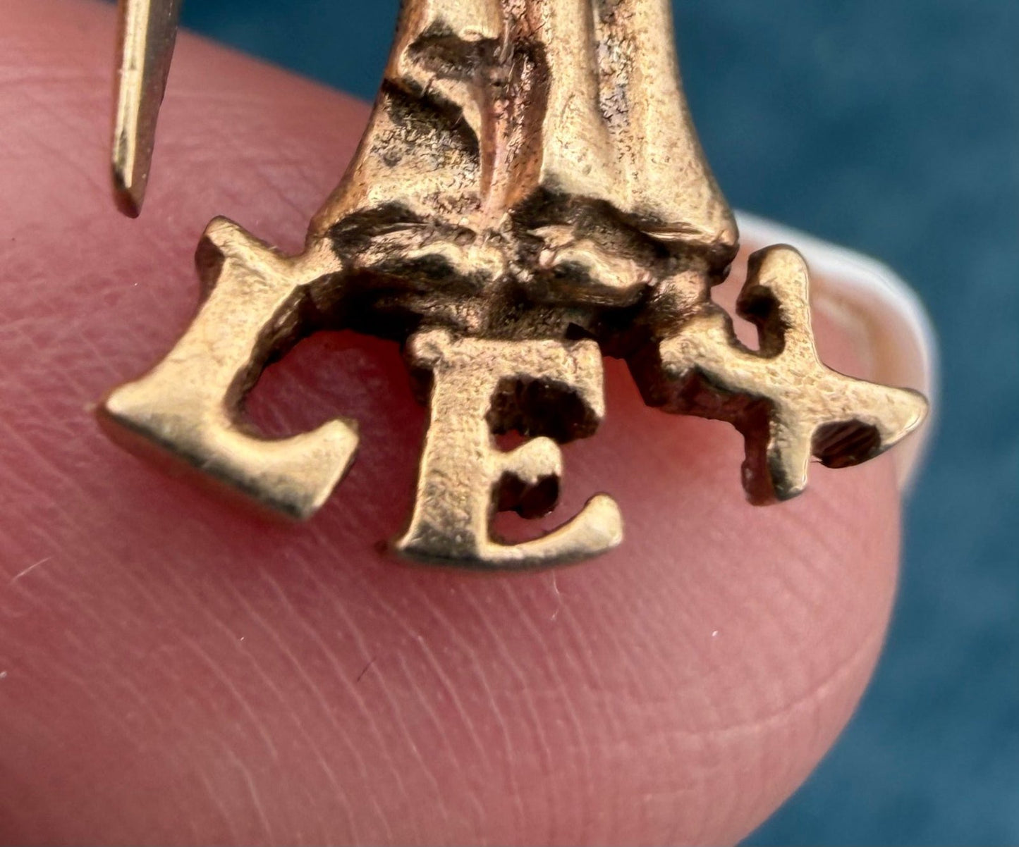 14k Yellow Gold Lady JUSTICE Pendant w Sword + Scales. LEX = Law 3.3g + 1.2"