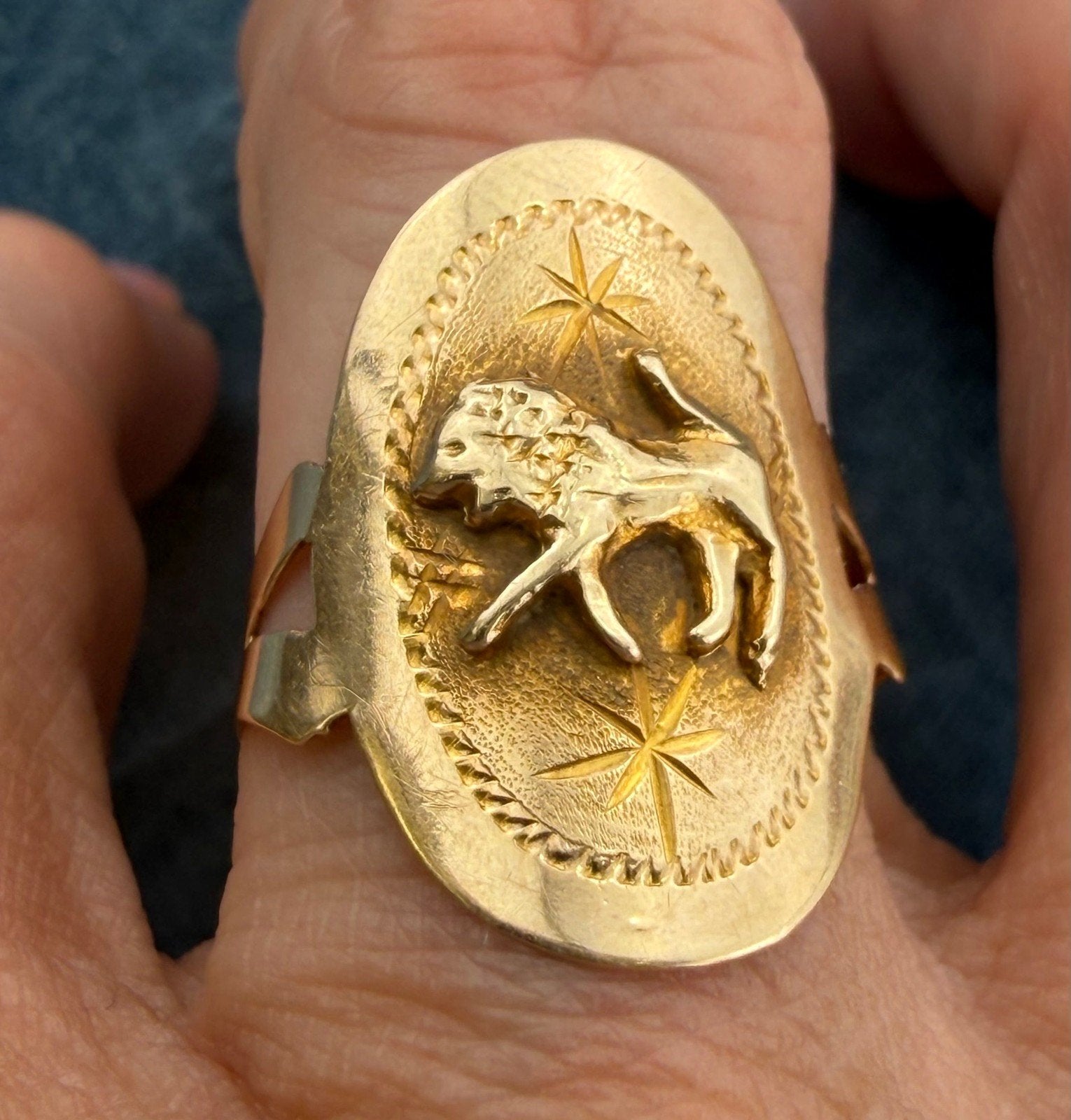 14k Yellow Gold Leo Lion Wide Cigar Band Ring. Astrology 0.9"