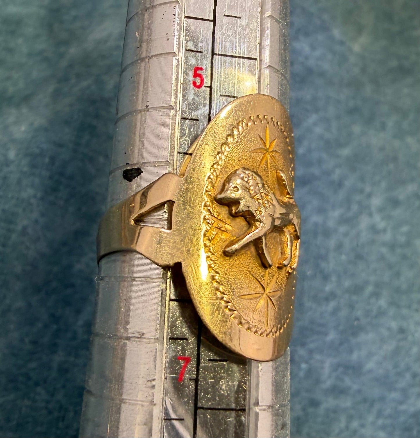 14k Yellow Gold Leo Lion Wide Cigar Band Ring. Astrology 0.9"