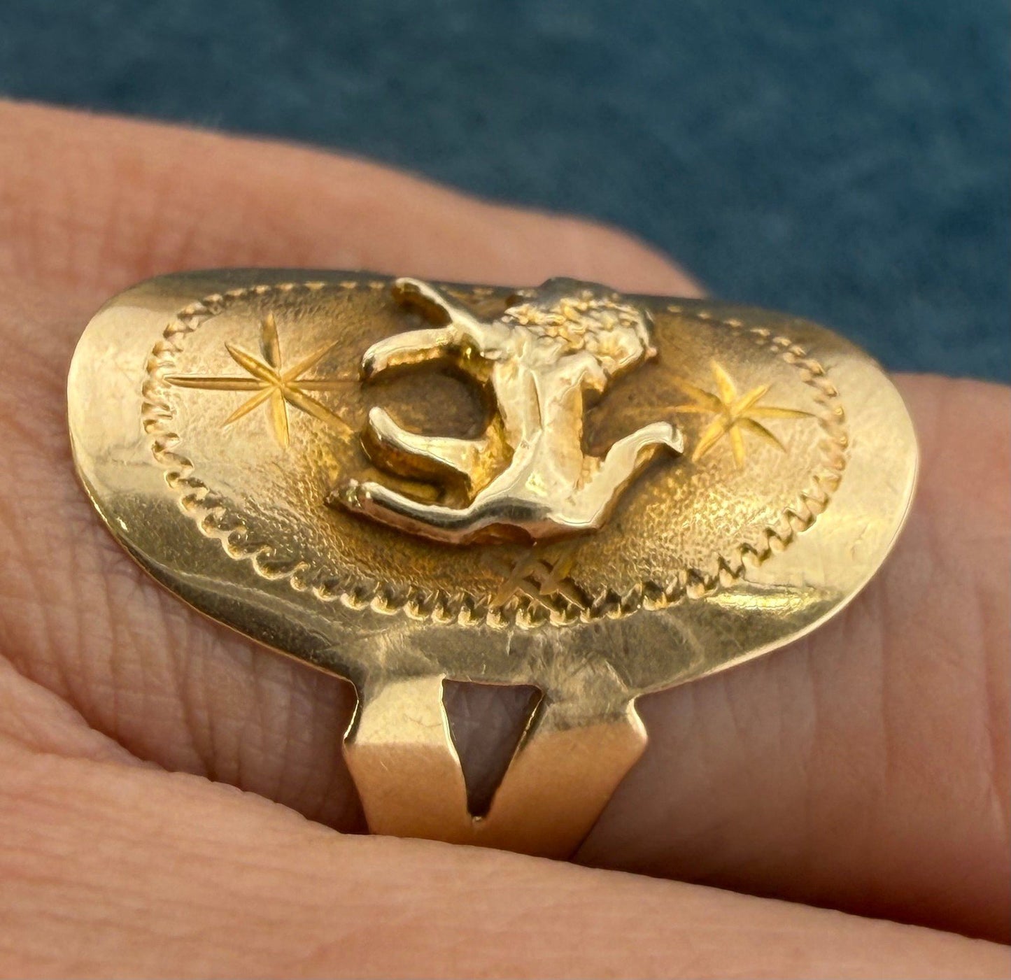 14k Yellow Gold Leo Lion Wide Cigar Band Ring. Astrology 0.9"