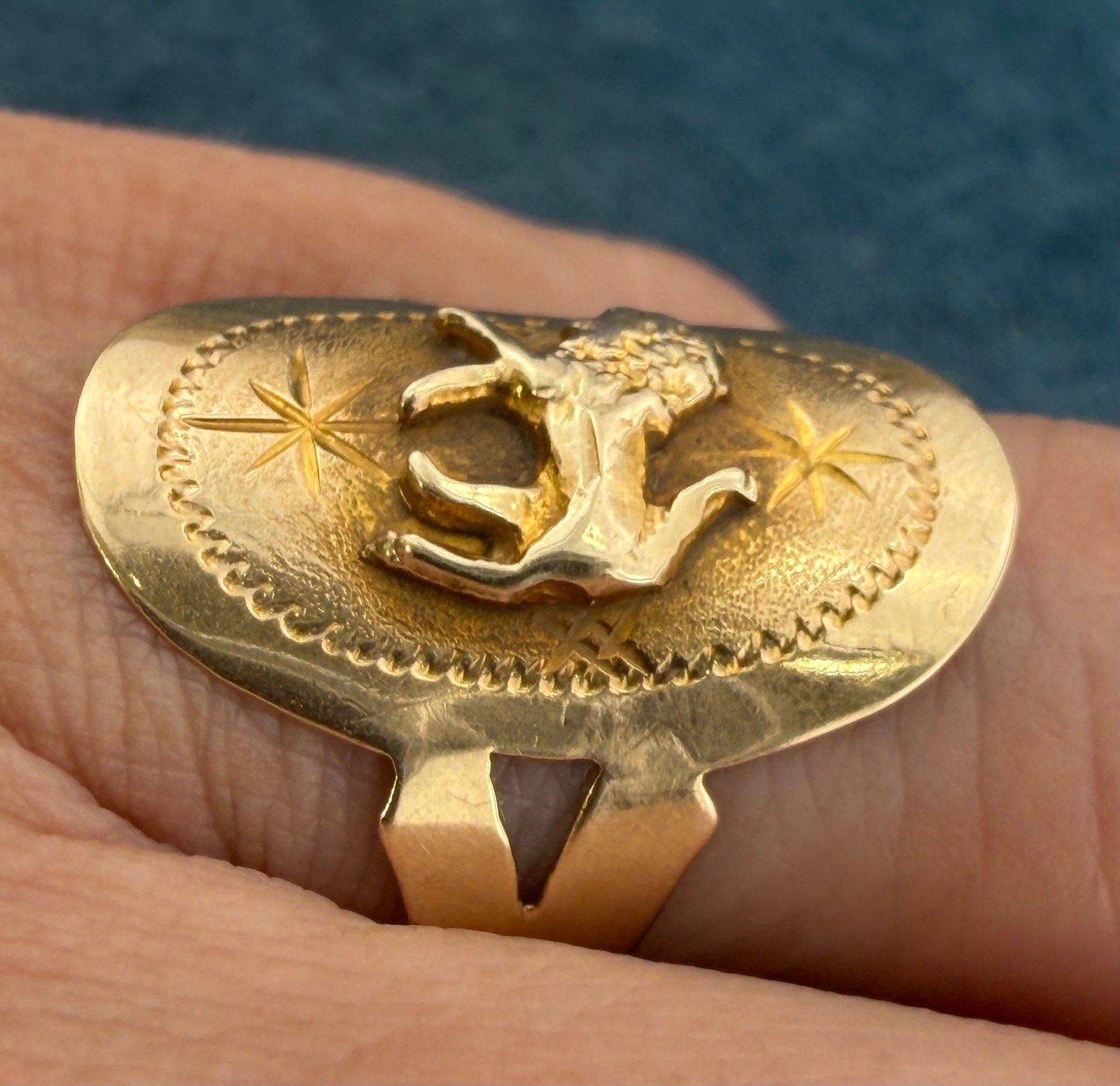 14k Yellow Gold Leo Lion Wide Cigar Band Ring. Astrology 0.9"