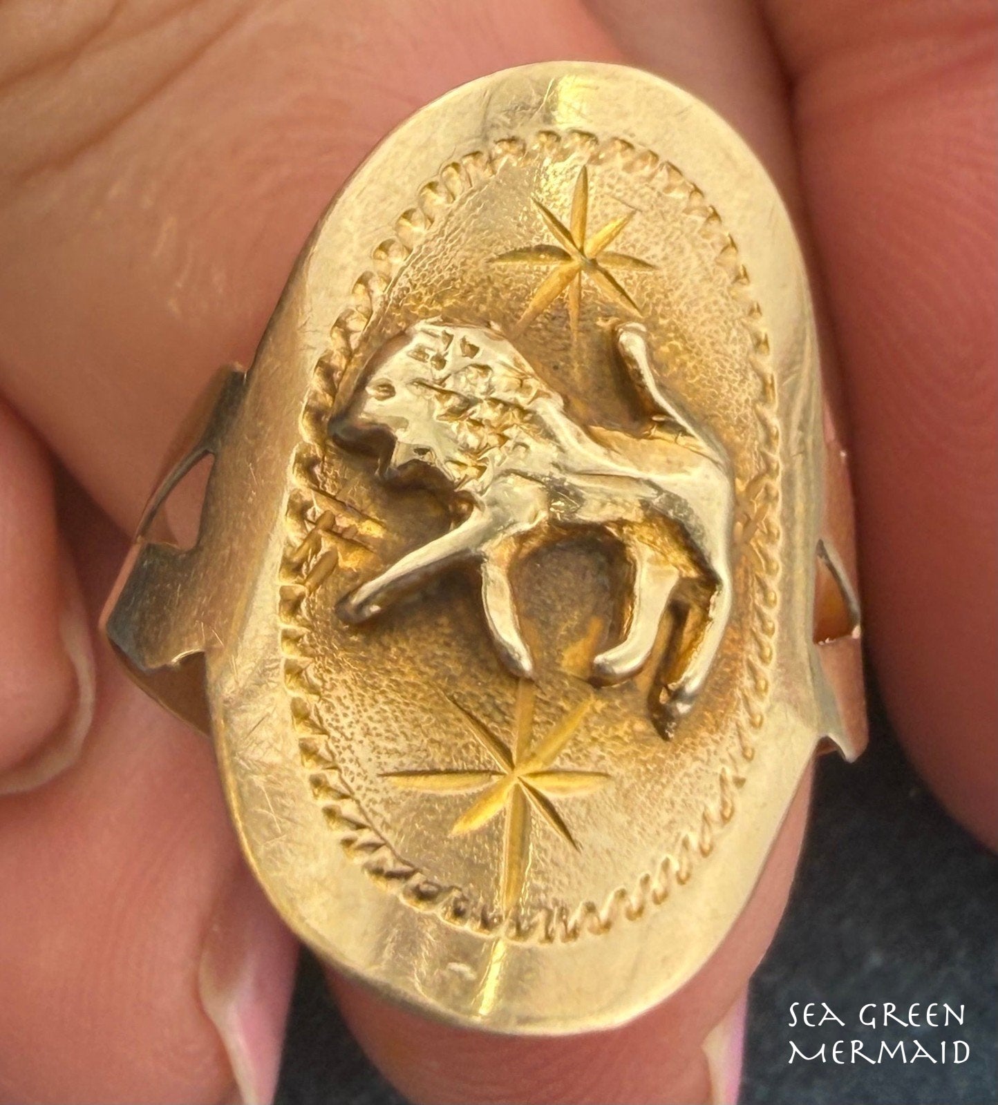 14k Yellow Gold Leo Lion Wide Cigar Band Ring. Astrology 0.9"