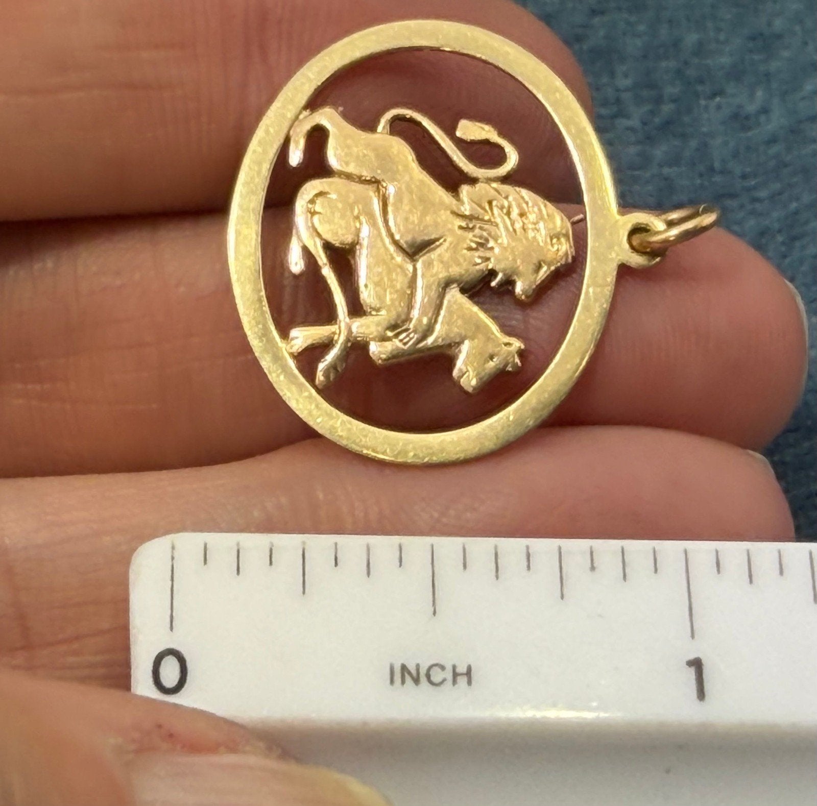 14k Yellow Gold Lion + Lioness Cut-Out Oval Pendant. 1"