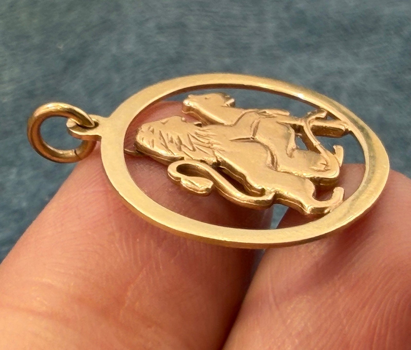 14k Yellow Gold Lion + Lioness Cut-Out Oval Pendant. 1"