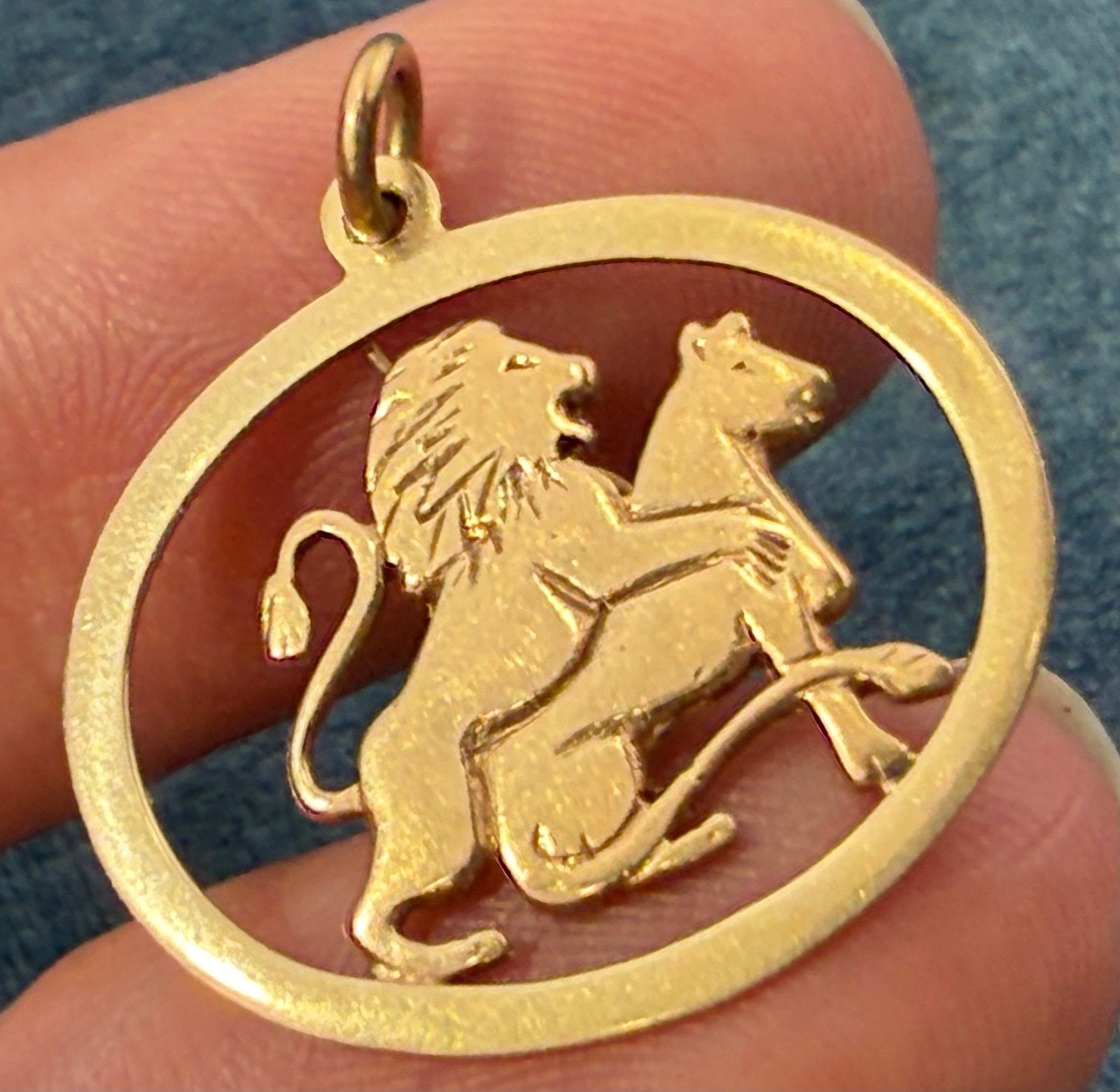 14k Yellow Gold Lion + Lioness Cut-Out Oval Pendant. 1"