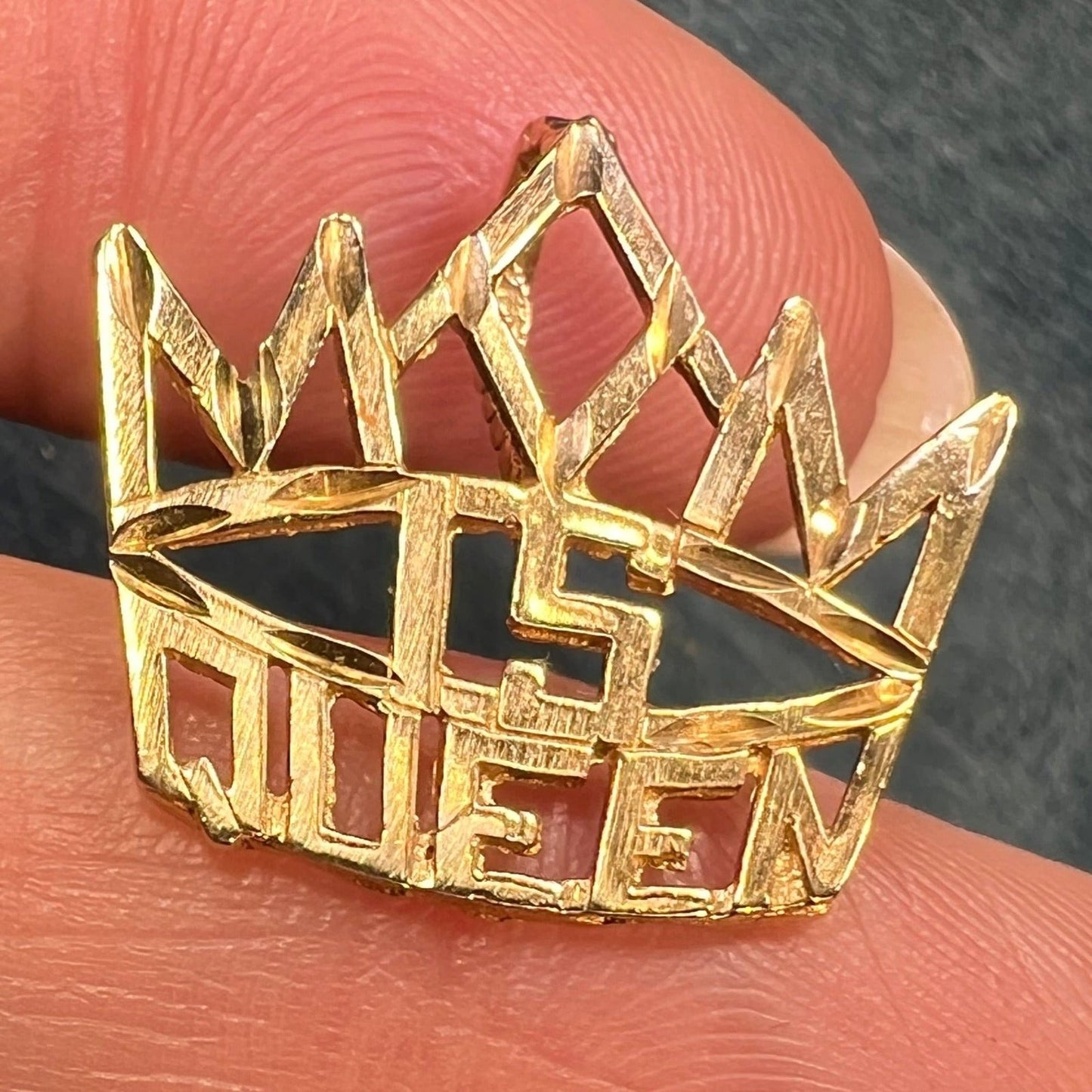 14k Yellow Gold MOM is QUEEN Pendant w Crown. Mother's Day!