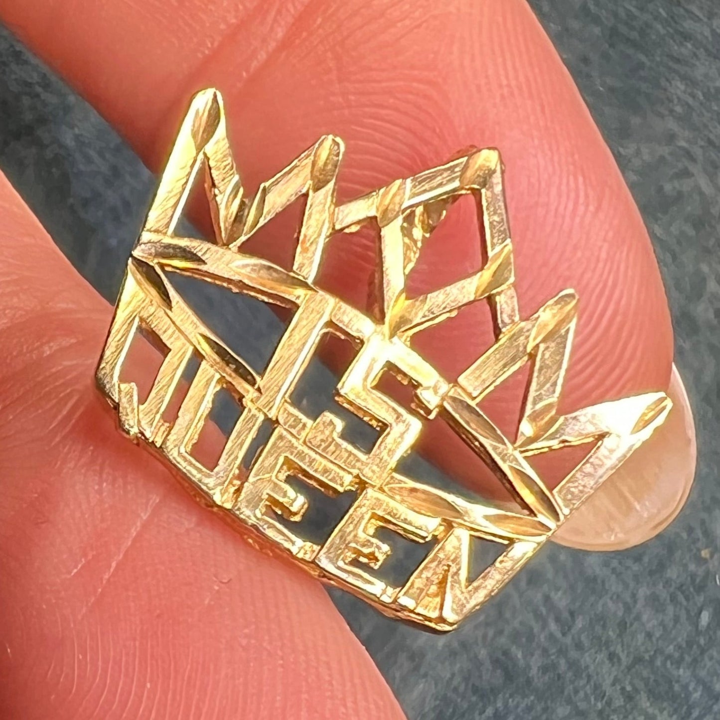 14k Yellow Gold MOM is QUEEN Pendant w Crown. Mother's Day!