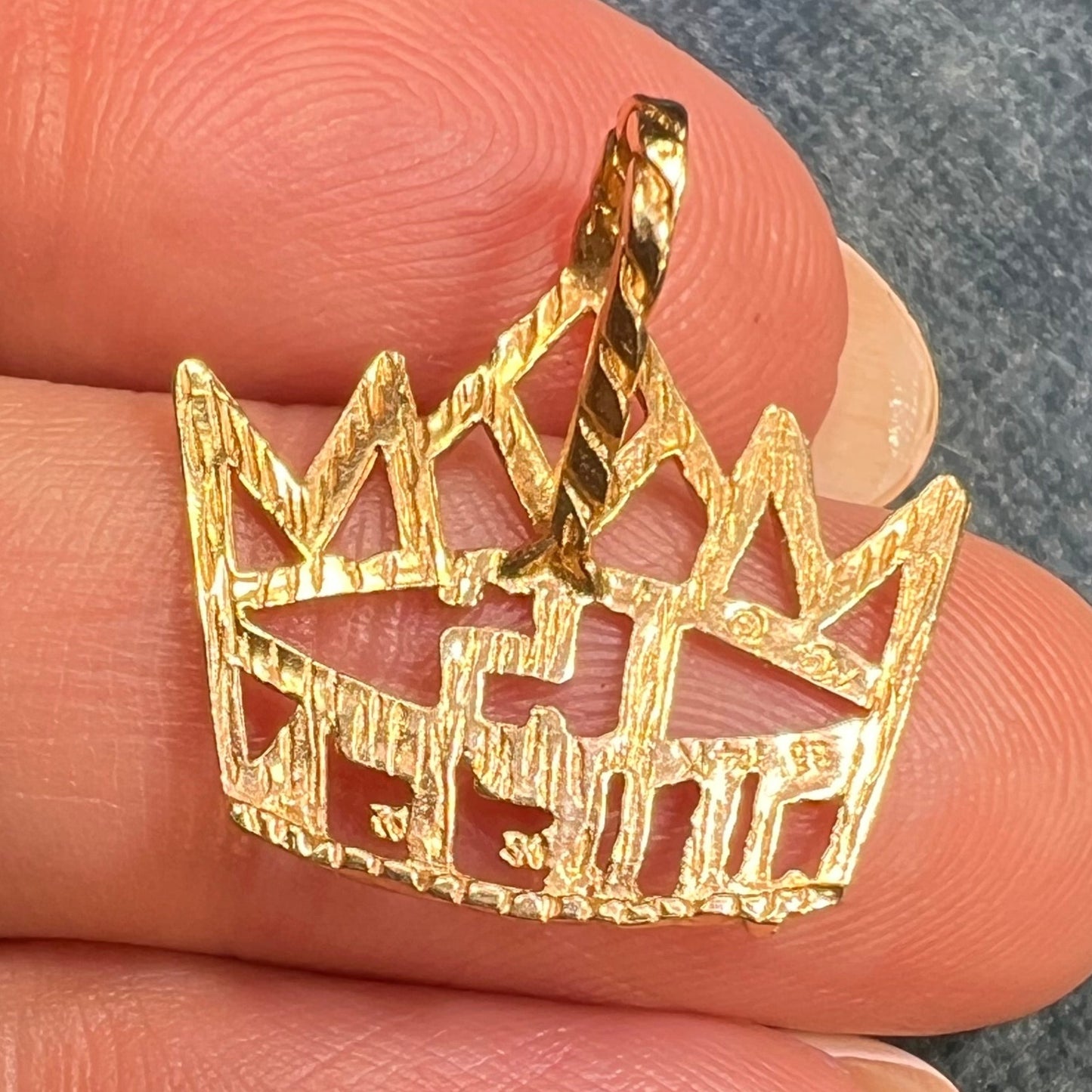 14k Yellow Gold MOM is QUEEN Pendant w Crown. Mother's Day!