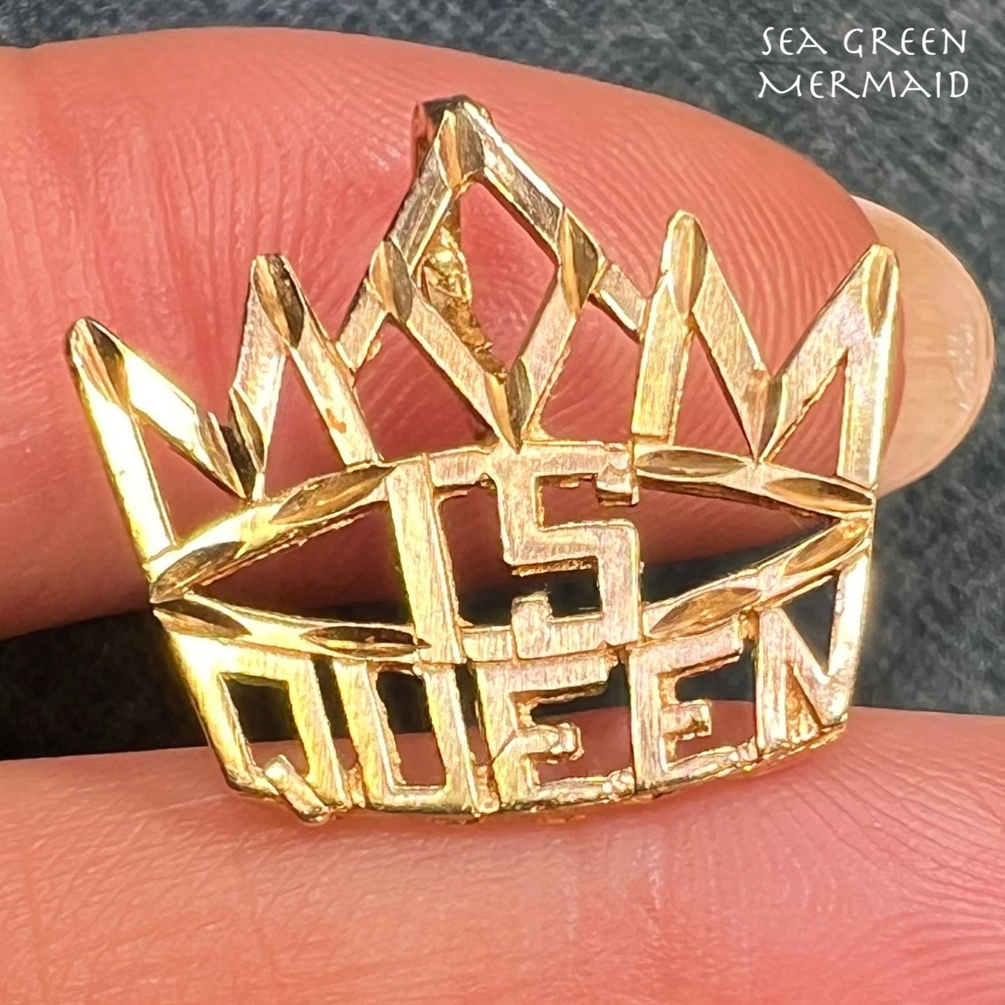 14k Yellow Gold MOM is QUEEN Pendant w Crown. Mother's Day!