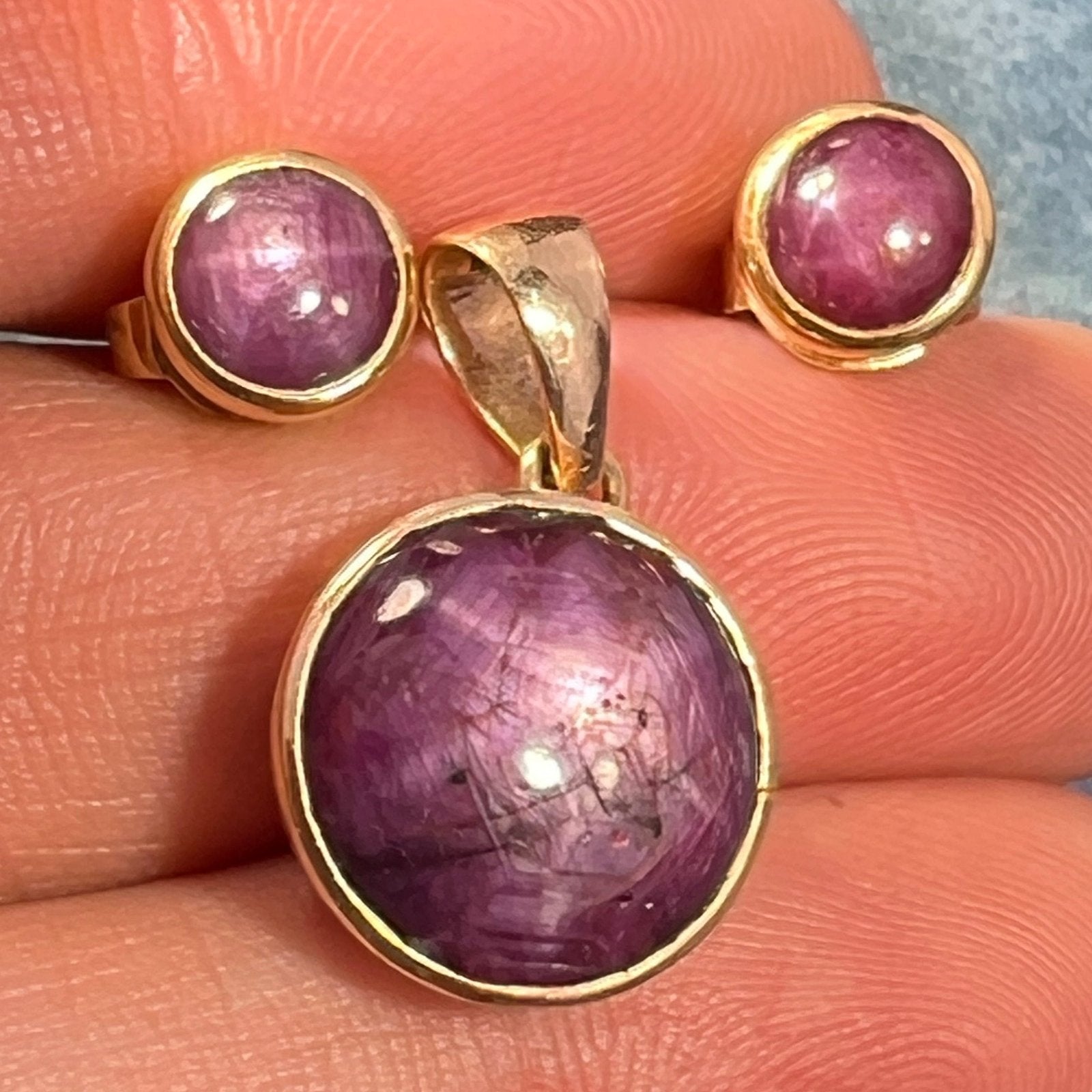 14k Yellow Gold Natural Star Sapphire Ruby Earrings *Video*