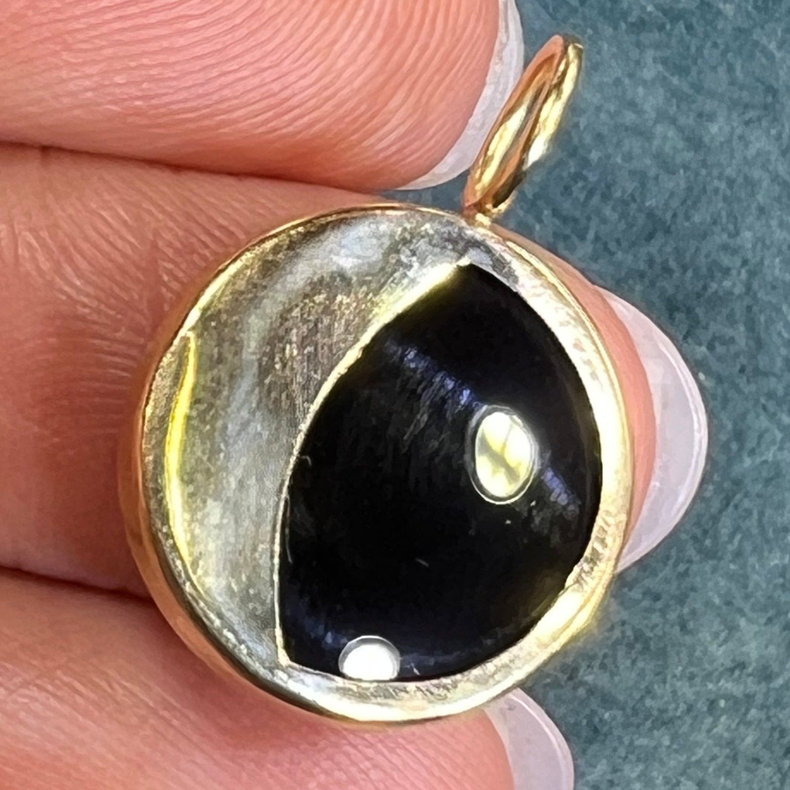 14k Yellow Gold Onyx Lunar Crescent Moon Circle Pendant. 3/4"