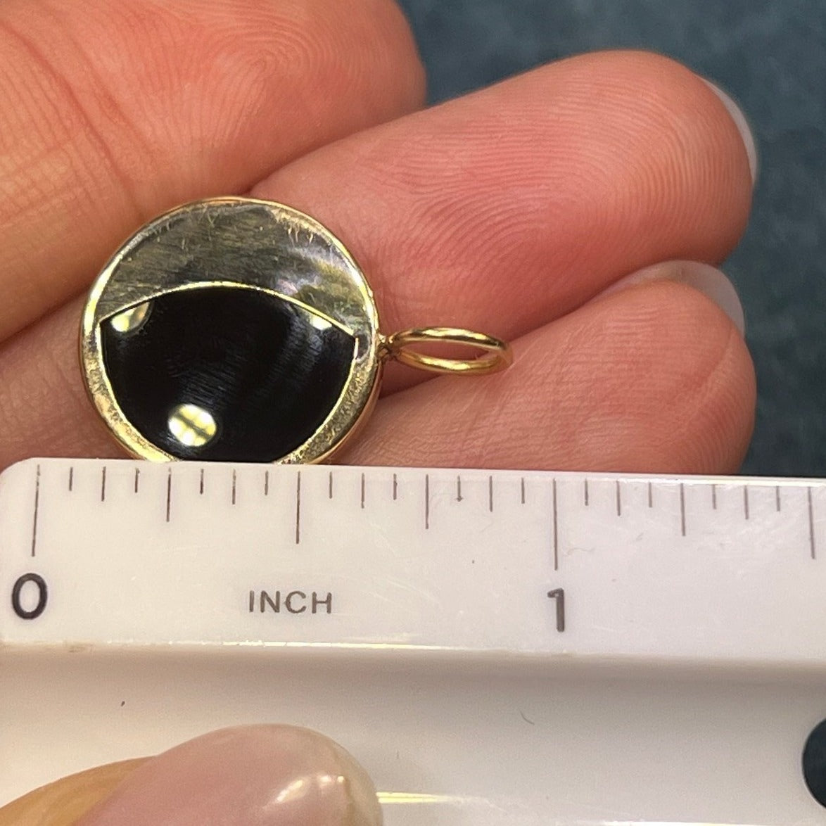 14k Yellow Gold Onyx Lunar Crescent Moon Circle Pendant. 3/4"