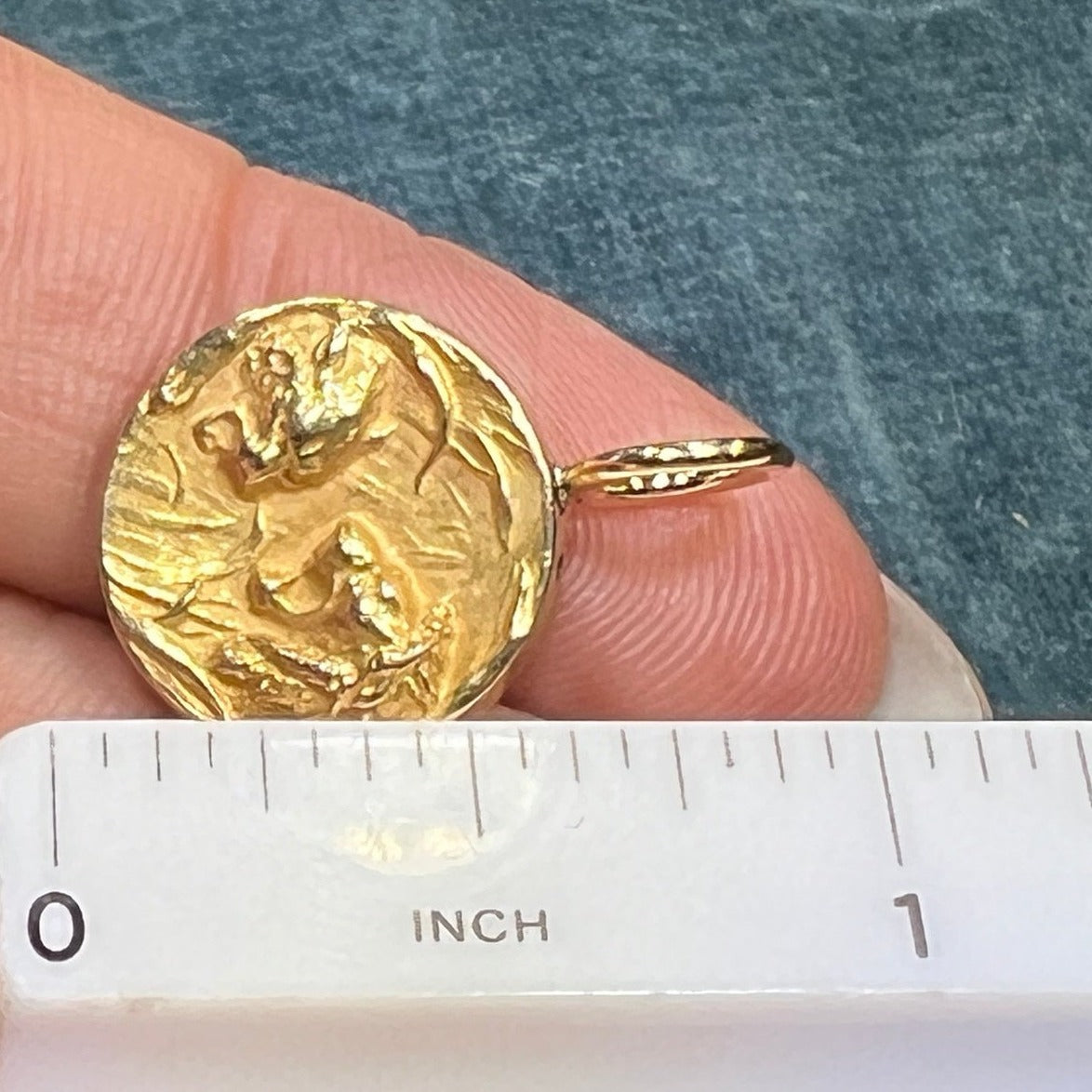 14k Yellow Gold Repousse Snarling LIONS Mates Pendant. Art Nouveau