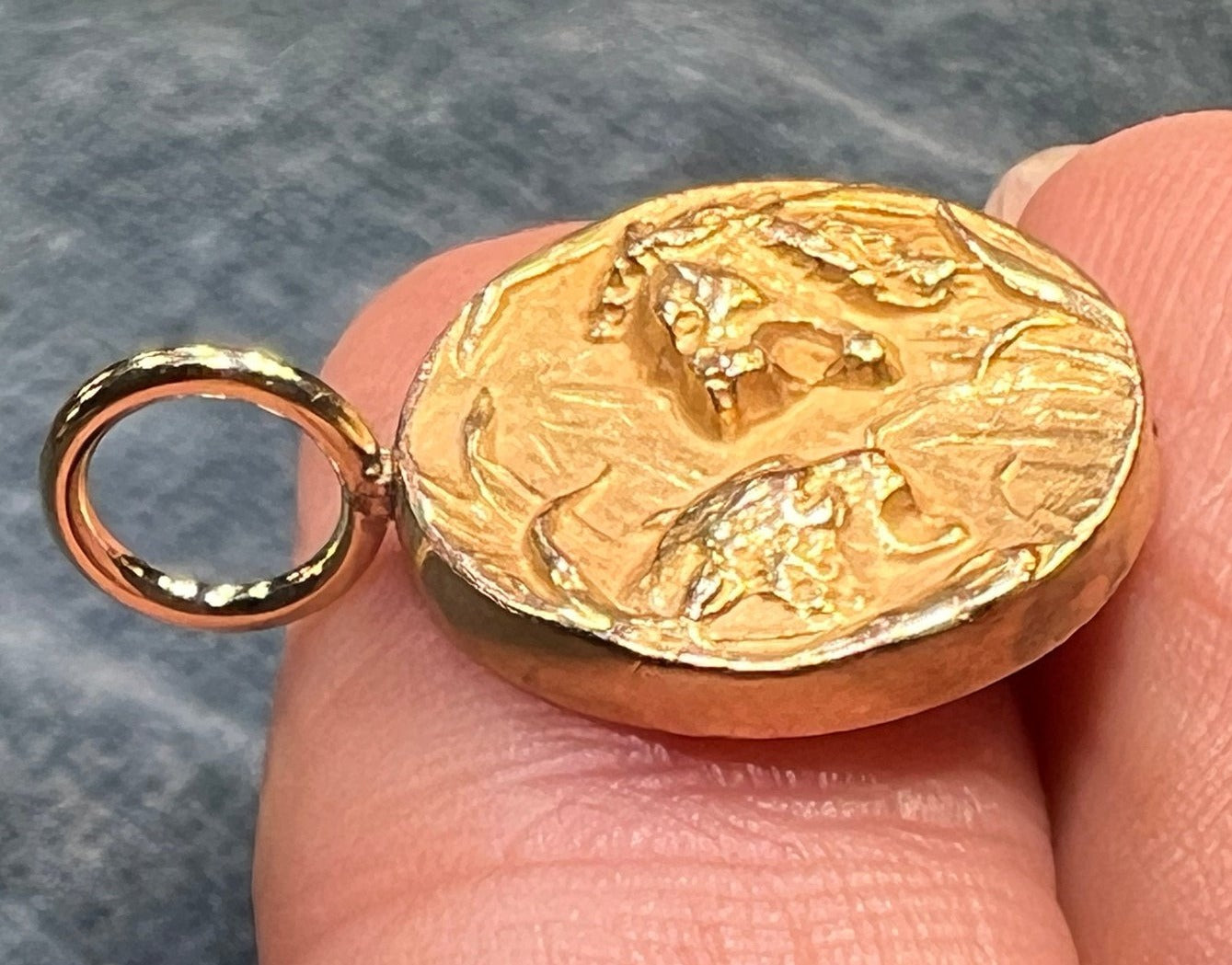 14k Yellow Gold Repousse Snarling LIONS Mates Pendant. Art Nouveau