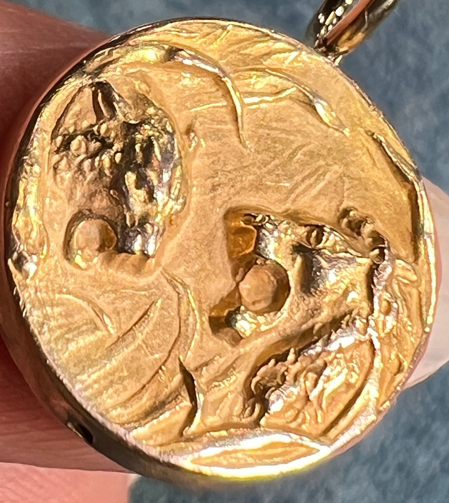 14k Yellow Gold Repousse Snarling LIONS Mates Pendant. Art Nouveau