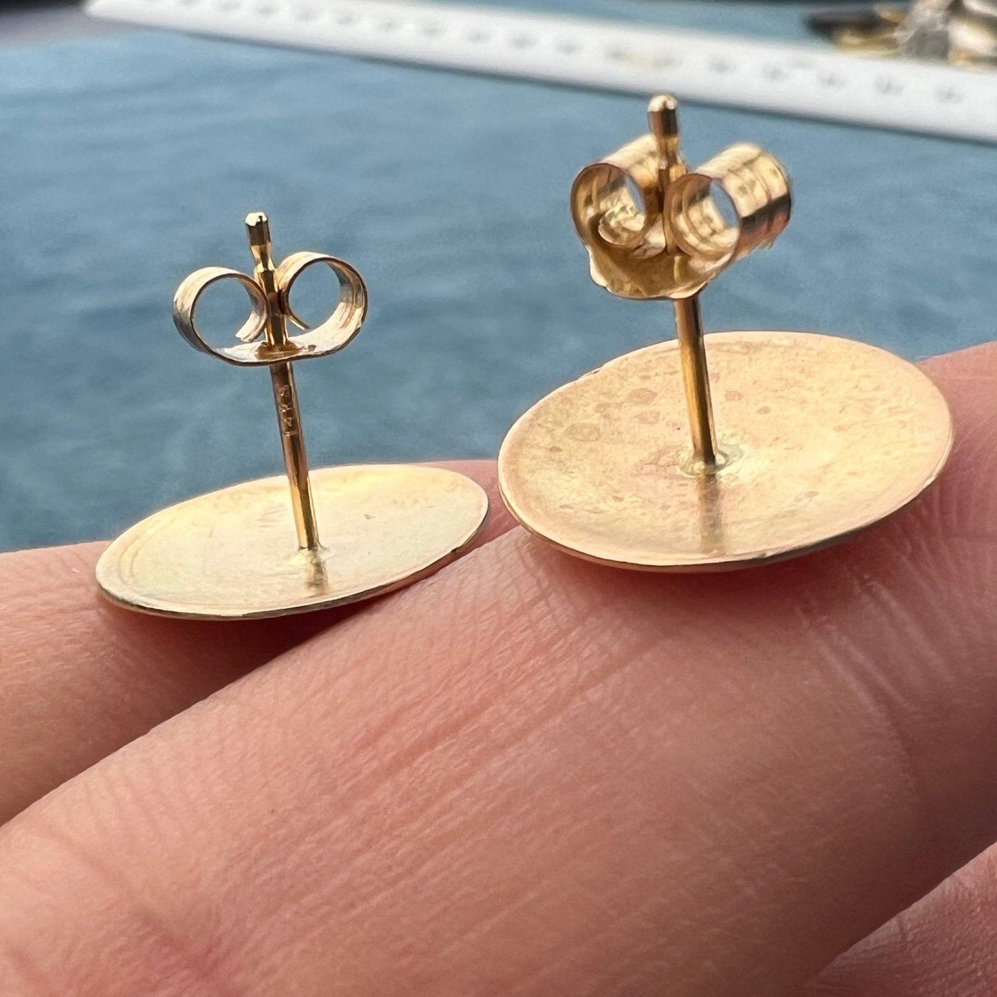 14k Yellow Gold Round Disks Full Moon Lunar Earrings. 1/2"