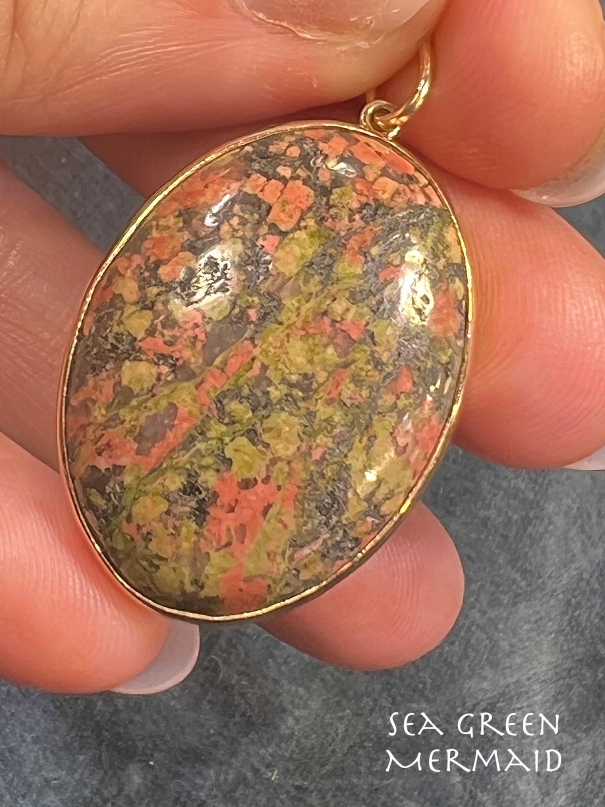 14k Yellow Gold Scottish Jasper Pendant. Bezel Frame. 1.5"