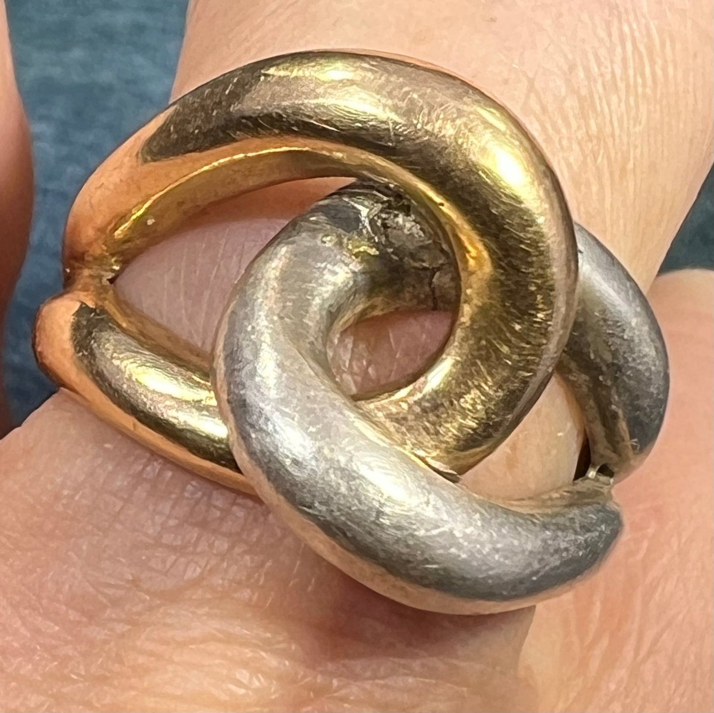 14k Yellow Gold + Silver Love Knot Ring. 7.5g + 14mm Designer