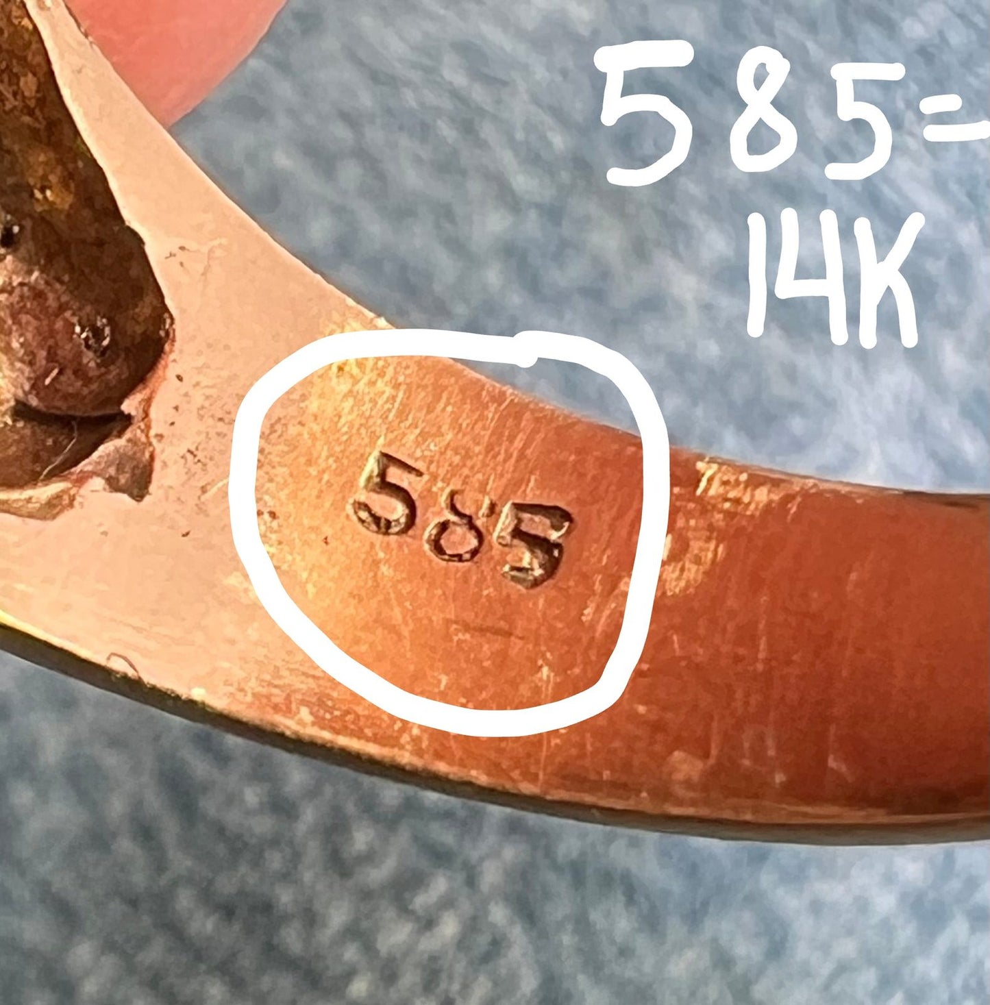 14k Yellow Gold + Silver Love Knot Ring. 7.5g + 14mm Designer