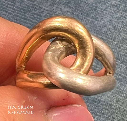 14k Yellow Gold + Silver Love Knot Ring. 7.5g + 14mm Designer
