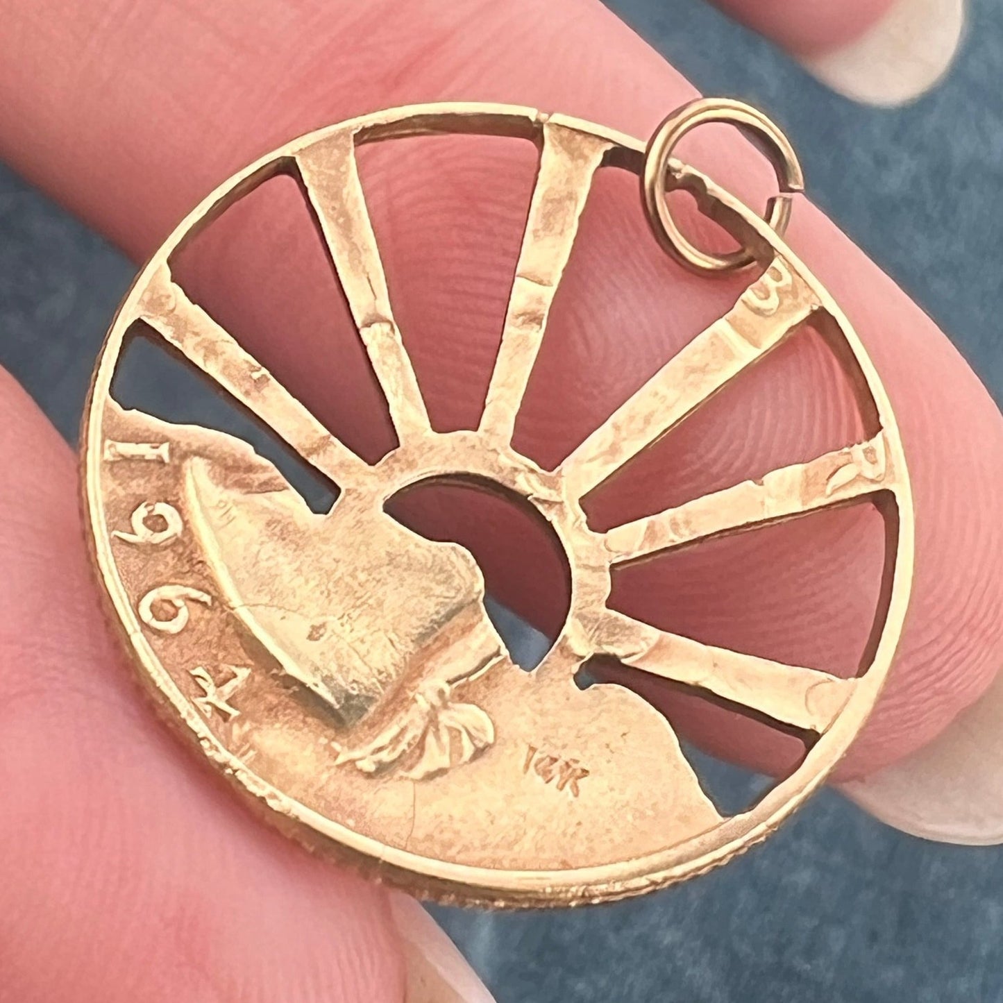 14k Yellow Gold Solid US Quarter Coin Cut-Out Sunburst Pendant