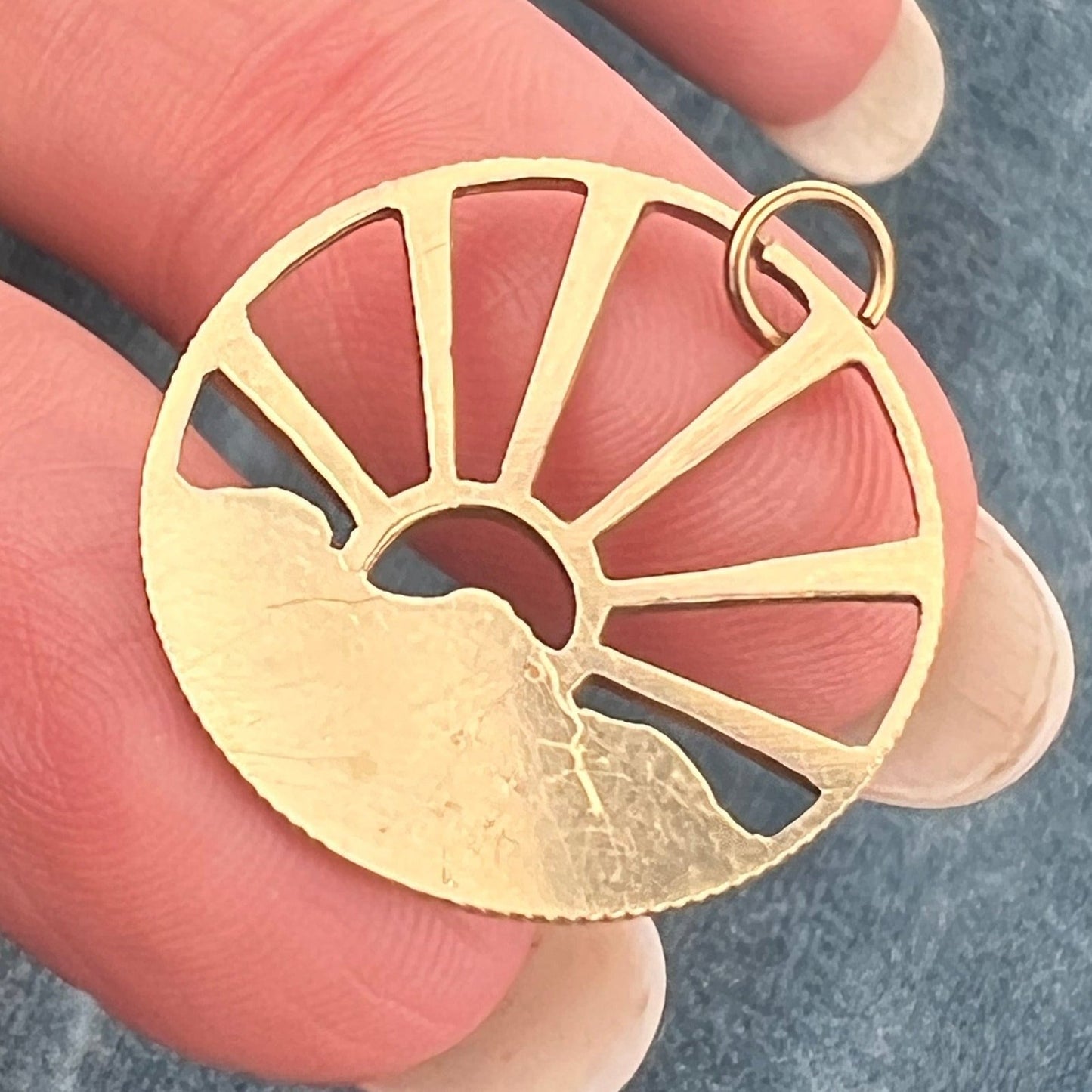 14k Yellow Gold Solid US Quarter Coin Cut-Out Sunburst Pendant