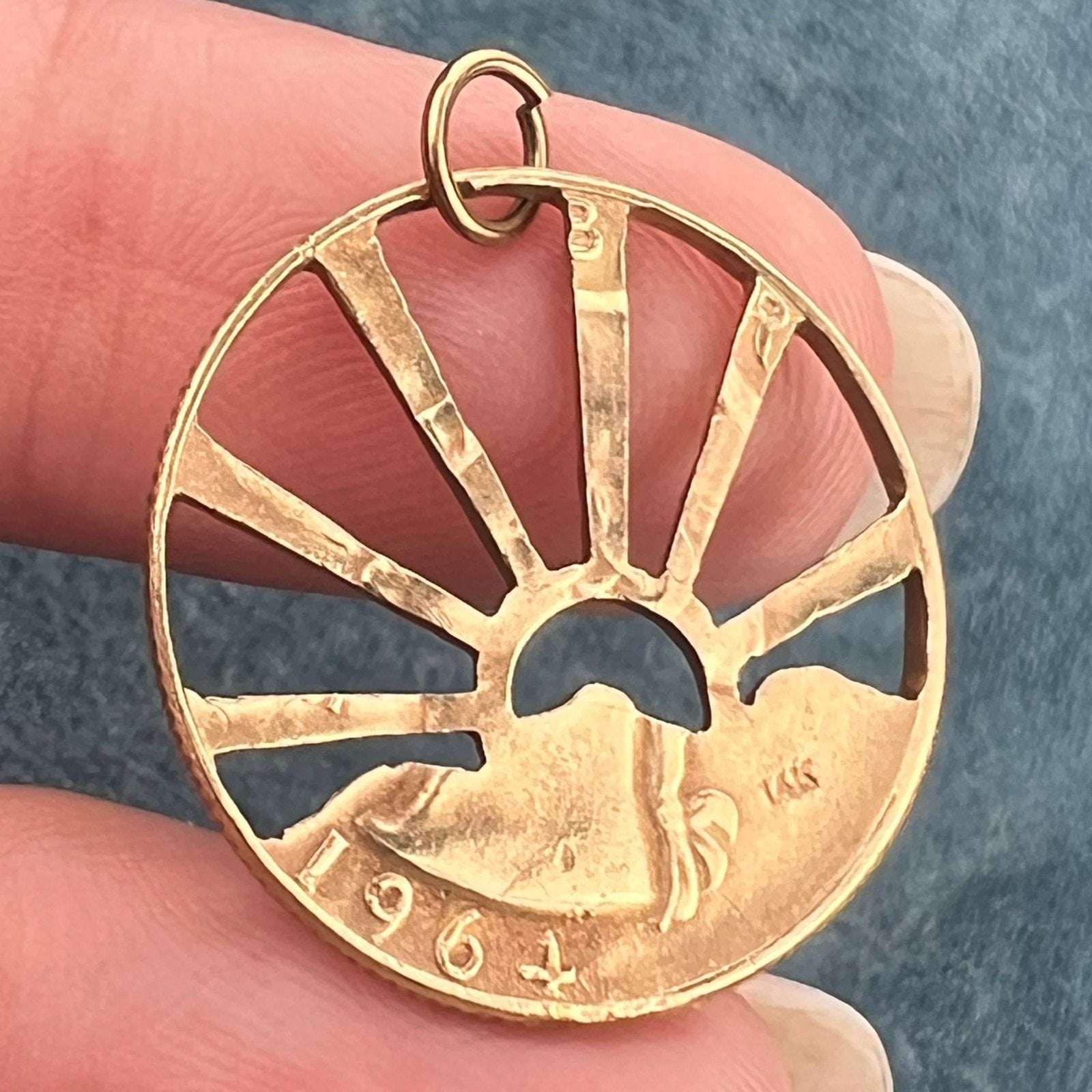 14k Yellow Gold Solid US Quarter Coin Cut-Out Sunburst Pendant