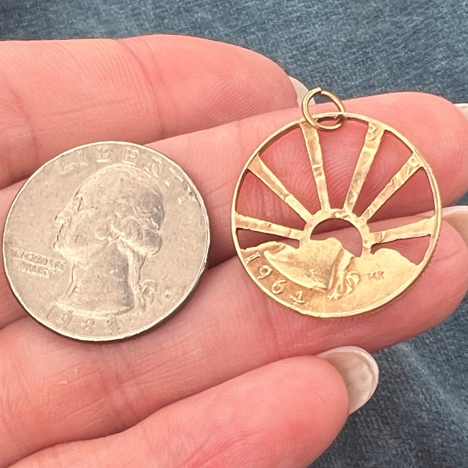 14k Yellow Gold Solid US Quarter Coin Cut-Out Sunburst Pendant