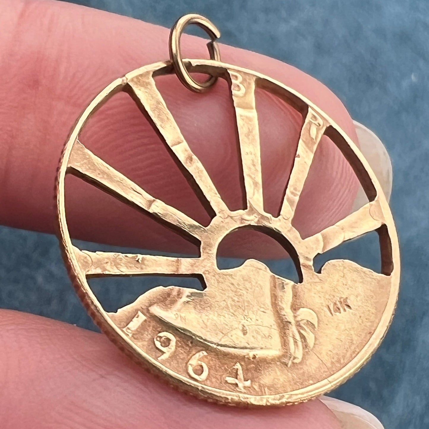 14k Yellow Gold Solid US Quarter Coin Cut-Out Sunburst Pendant