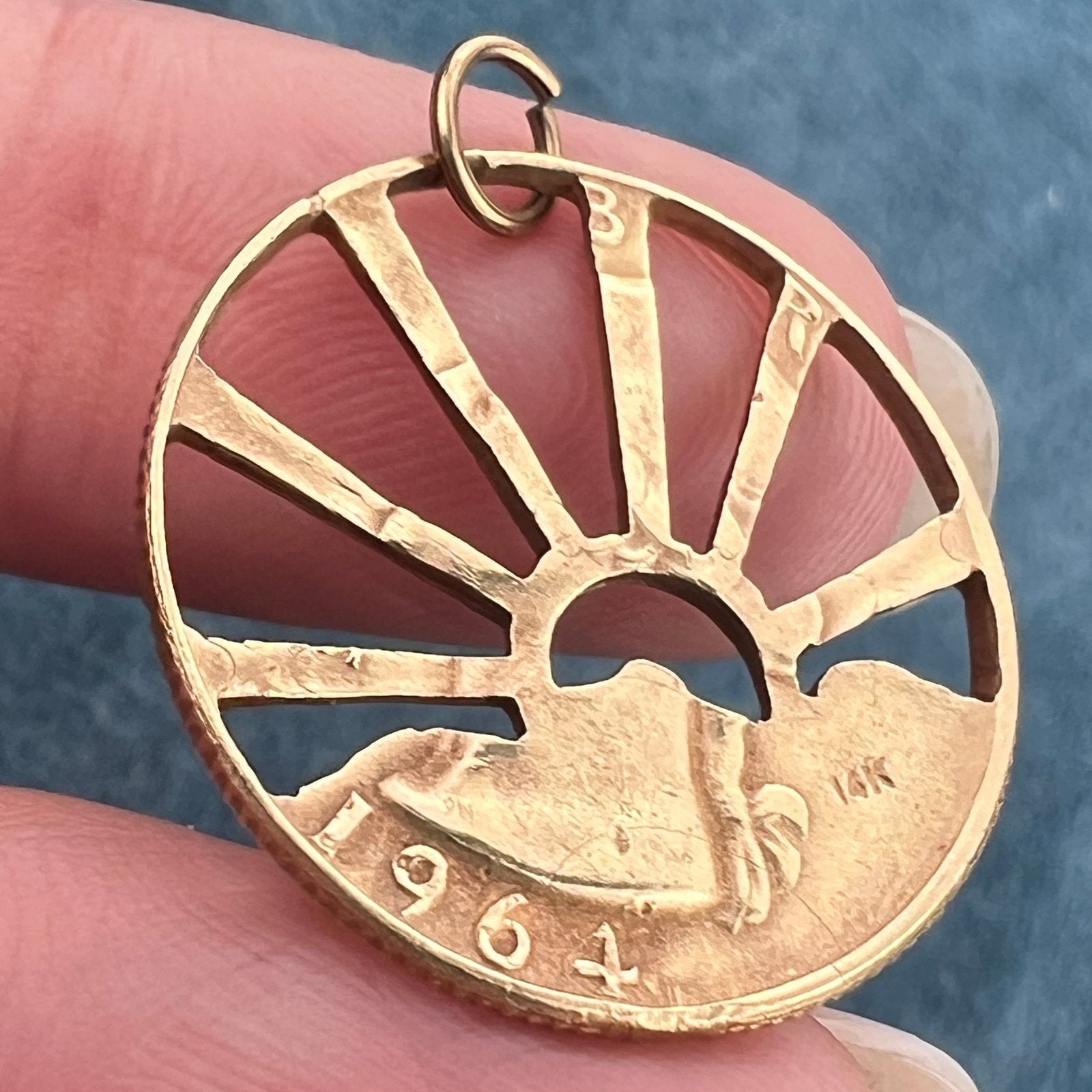 14k Yellow Gold Solid US Quarter Coin Cut-Out Sunburst Pendant