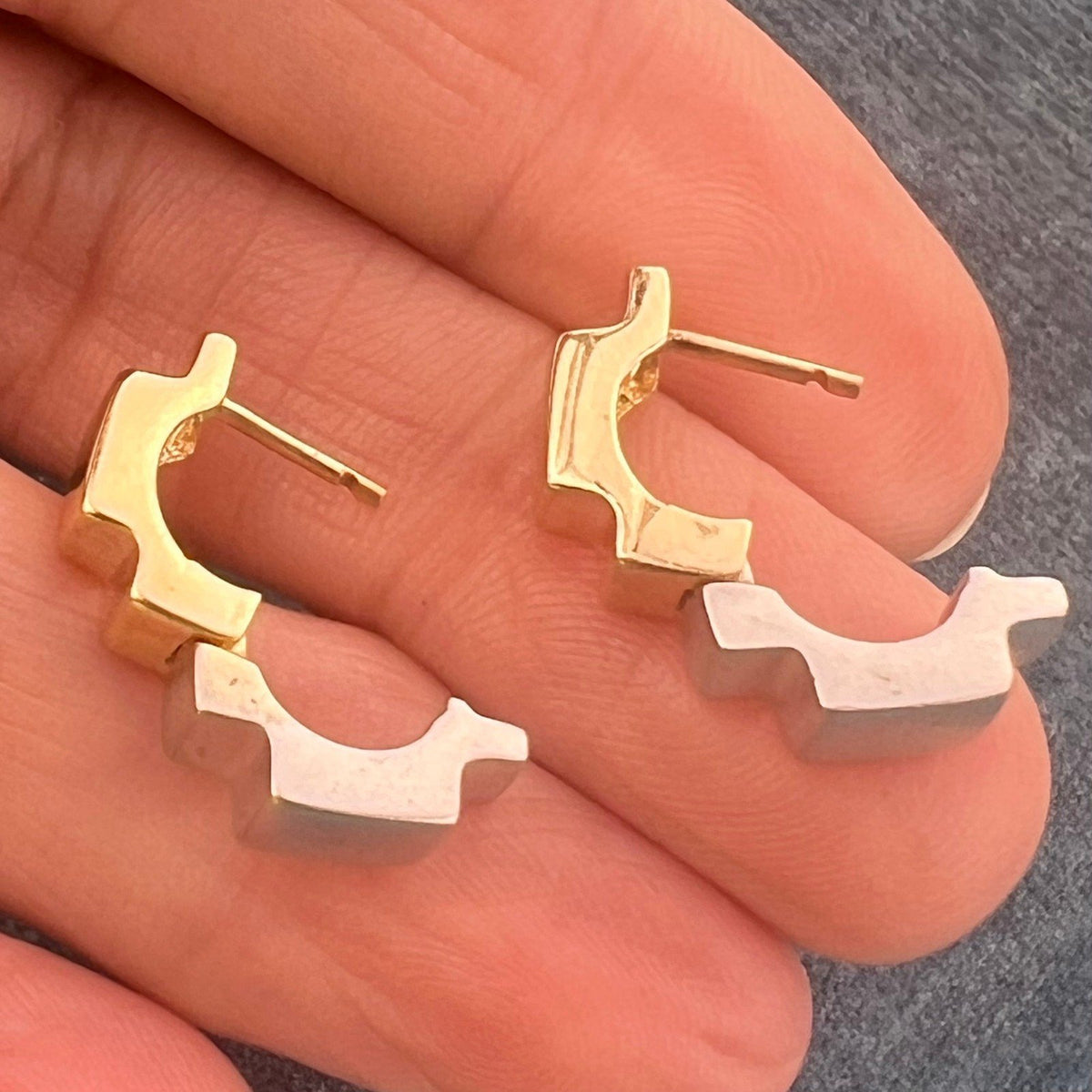 14k Yellow + White Gold Reversible Geometric Huggies Hoop Earrings. 1/2" + 5g