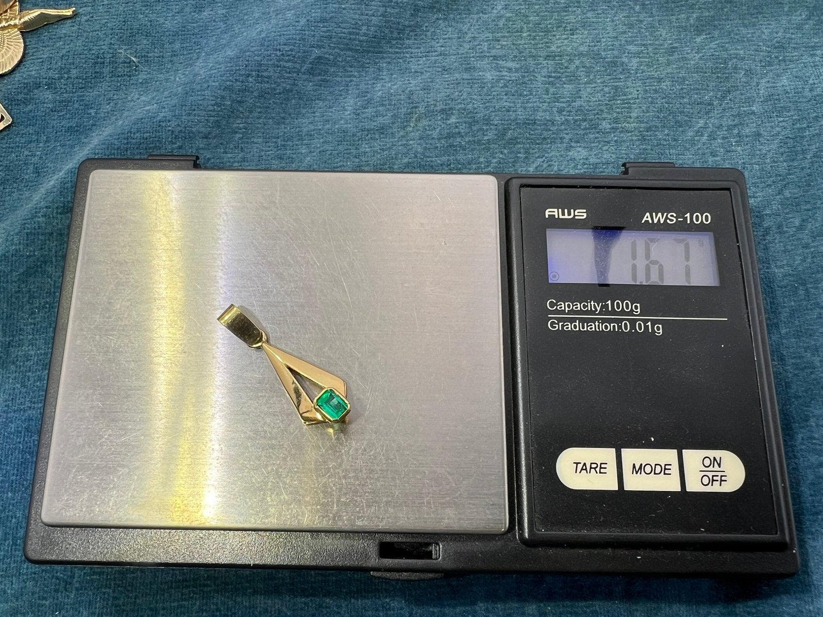 18K Yellow Gold Emerald-Cut COLUMBIAN Emerald Pendant *Video*