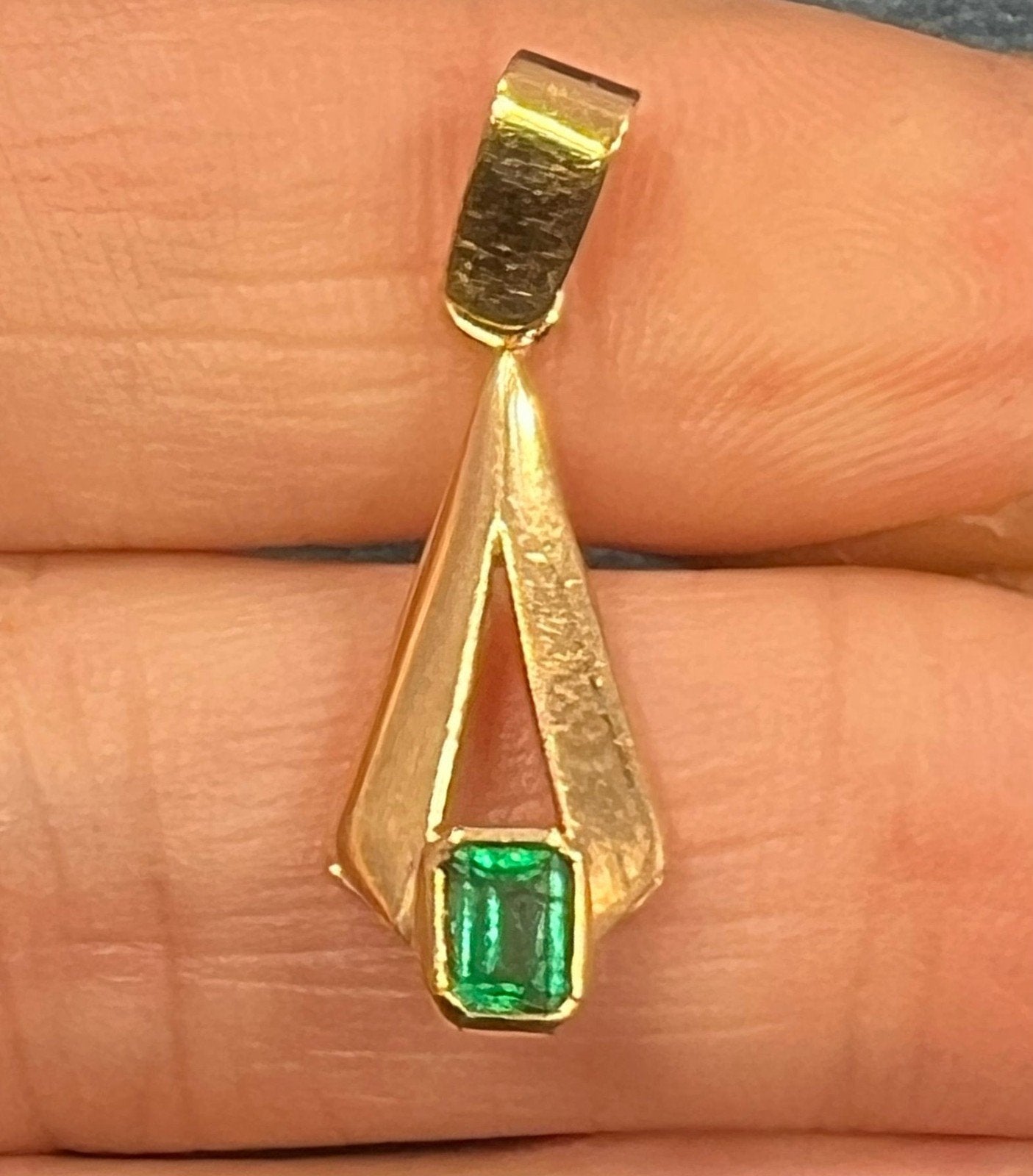 18K Yellow Gold Emerald-Cut COLUMBIAN Emerald Pendant *Video*