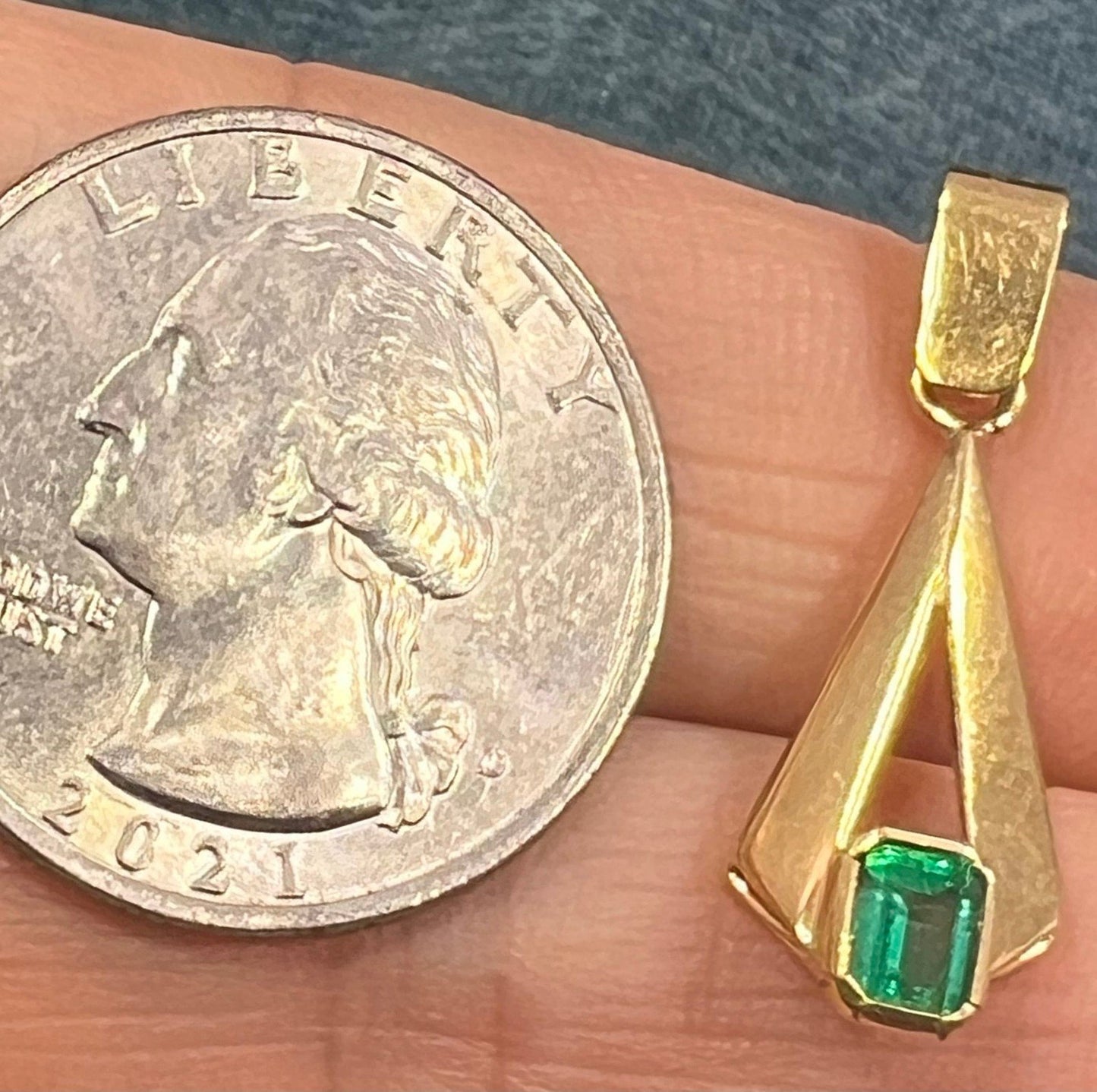 18K Yellow Gold Emerald-Cut COLUMBIAN Emerald Pendant *Video*