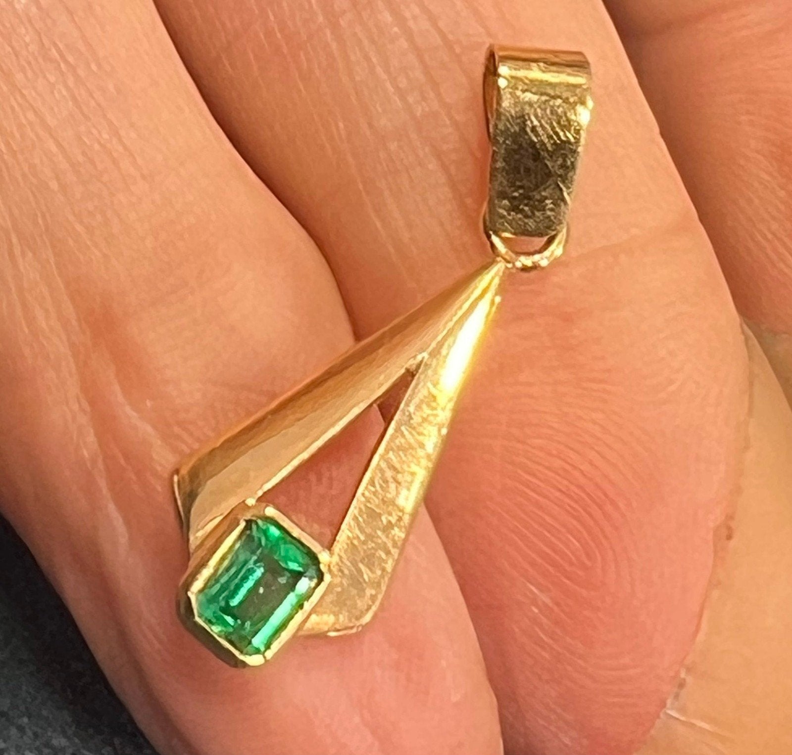 18K Yellow Gold Emerald-Cut COLUMBIAN Emerald Pendant *Video*