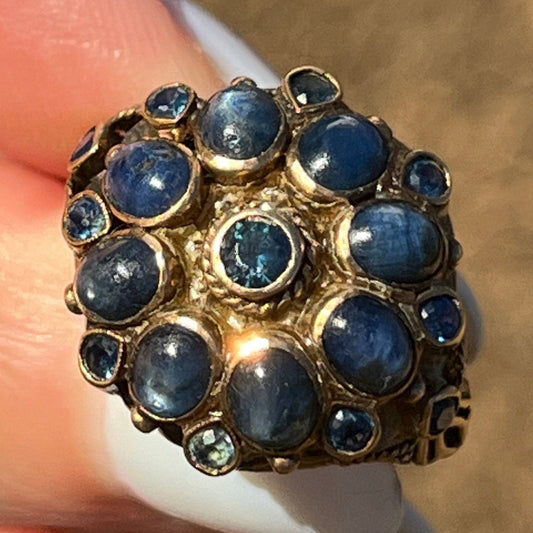 18k Gold Blue Sapphire Cabochon "Sunburst" Ring. 3/4" & 6.7g *Video*