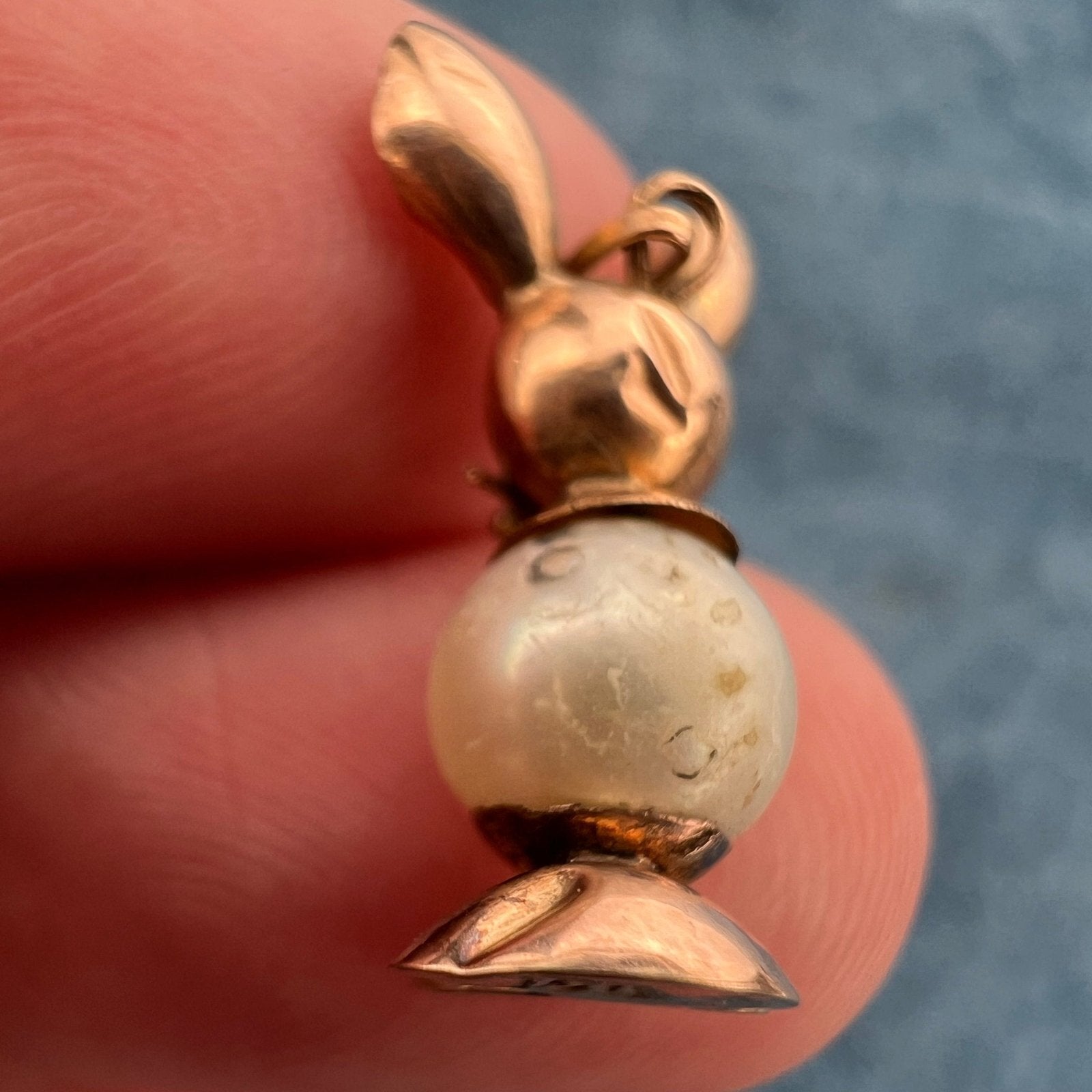 18k Gold Bunny Rabbit Pendant w Pearl Jelly Belly. Antique