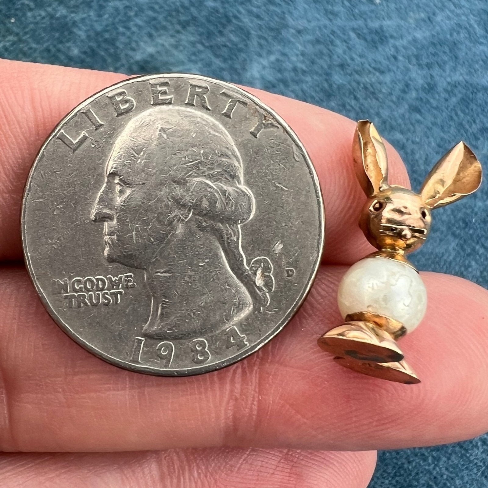 18k Gold Bunny Rabbit Pendant w Pearl Jelly Belly. Antique