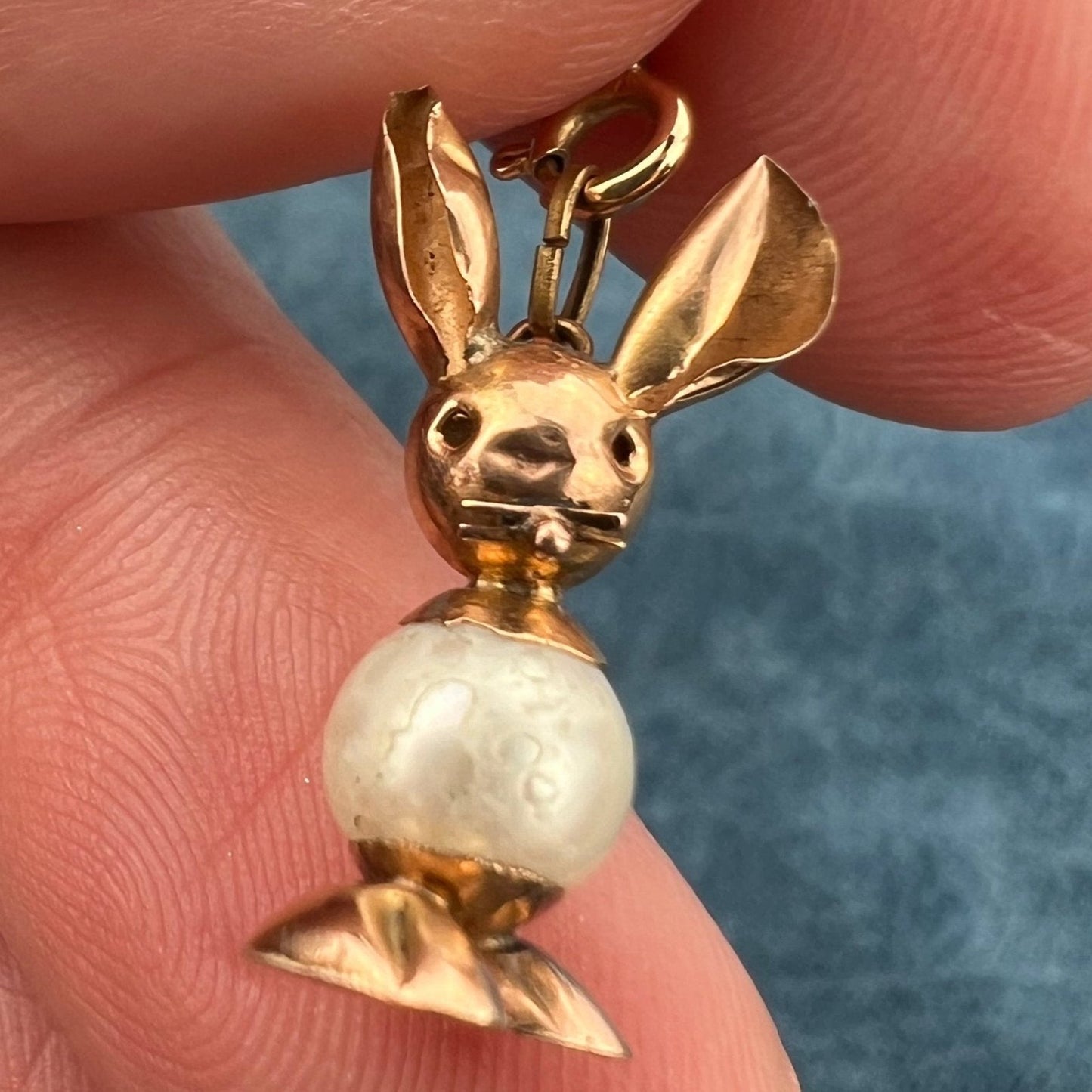 18k Gold Bunny Rabbit Pendant w Pearl Jelly Belly. Antique