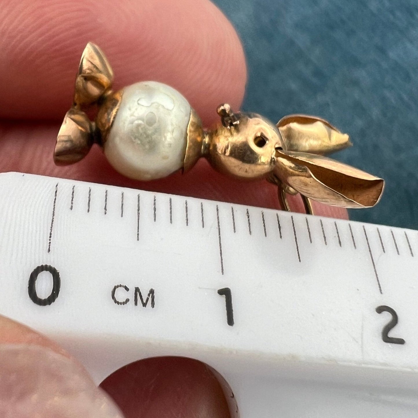 18k Gold Bunny Rabbit Pendant w Pearl Jelly Belly. Antique