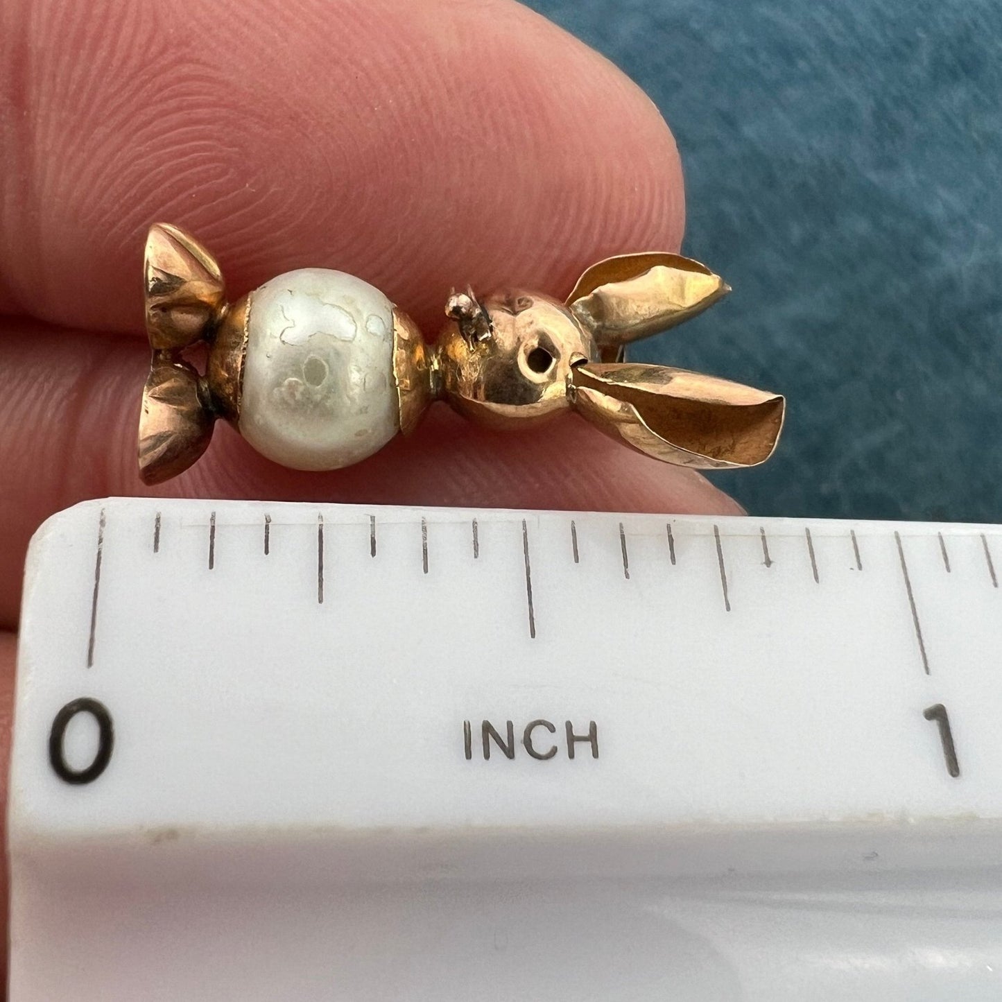 18k Gold Bunny Rabbit Pendant w Pearl Jelly Belly. Antique