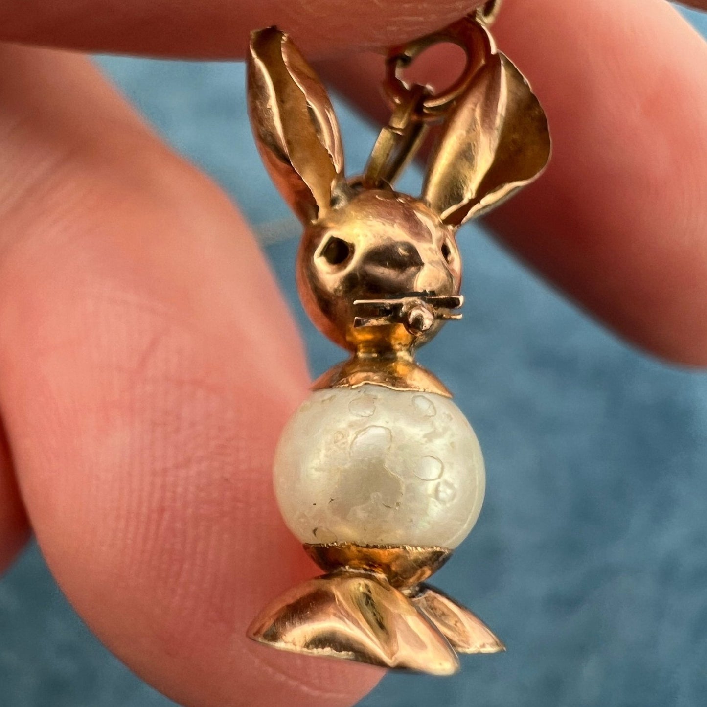 18k Gold Bunny Rabbit Pendant w Pearl Jelly Belly. Antique