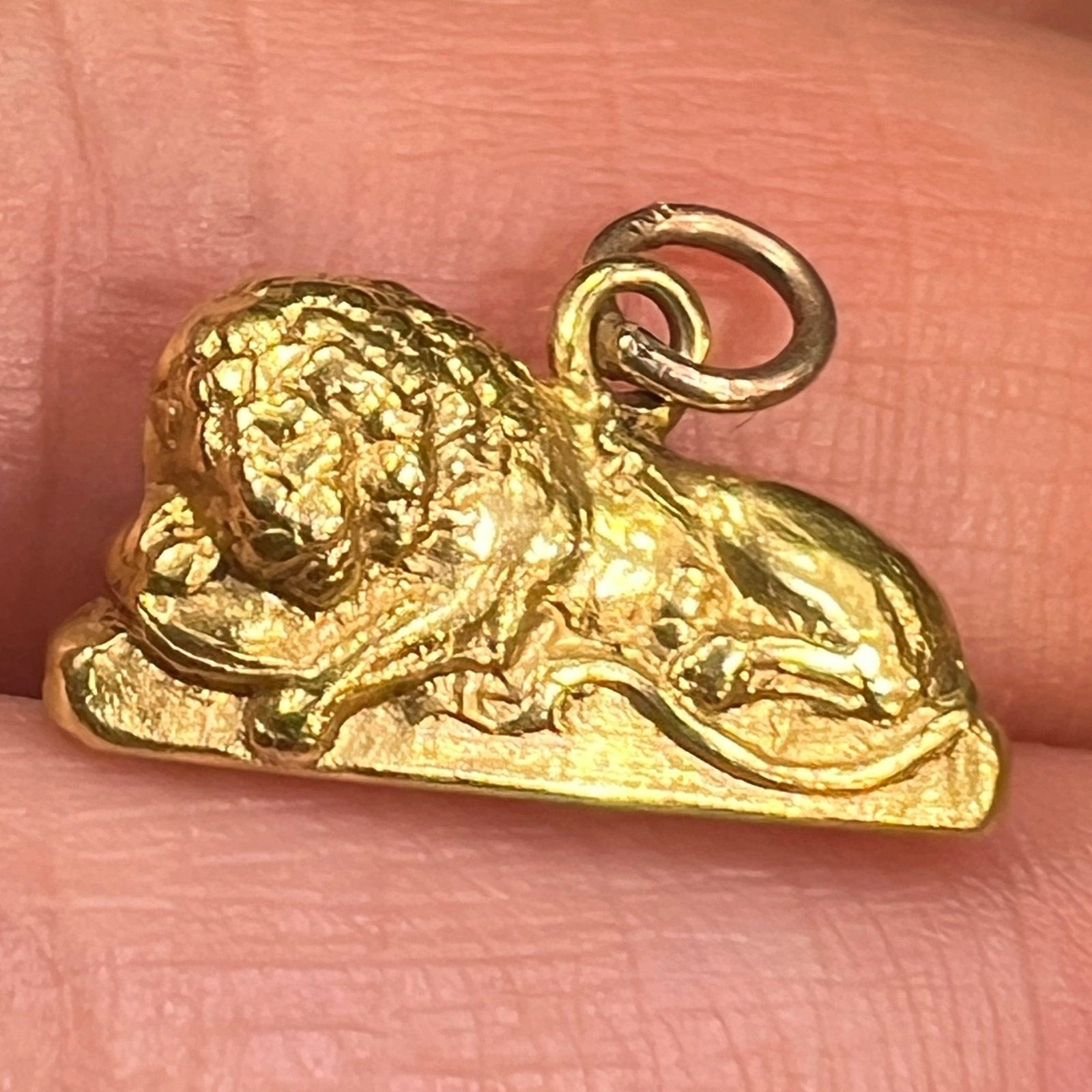 18k Gold Lion of Lucerne Pendant. Swiss Memorial of French Revolution