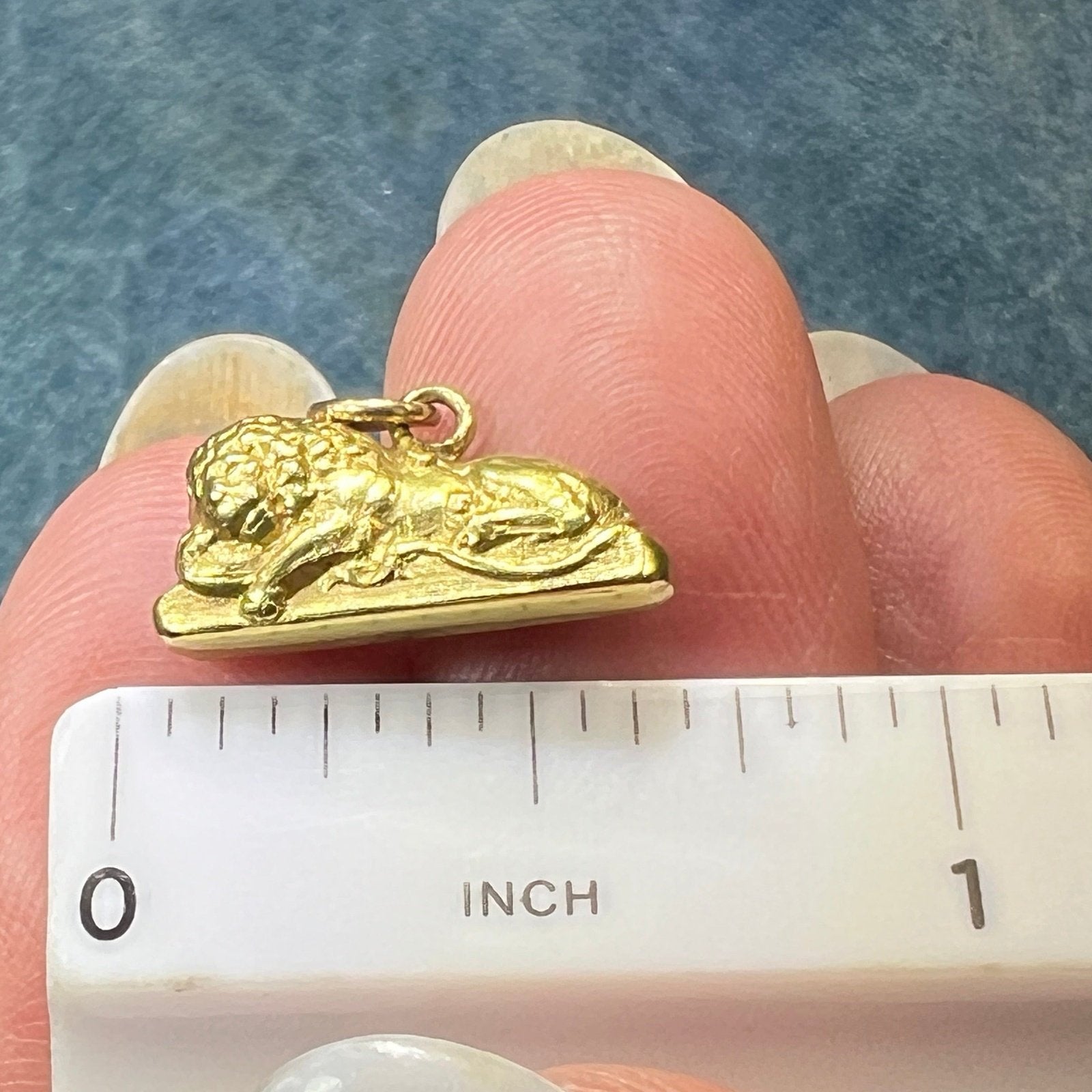 18k Gold Lion of Lucerne Pendant. Swiss Memorial of French Revolution