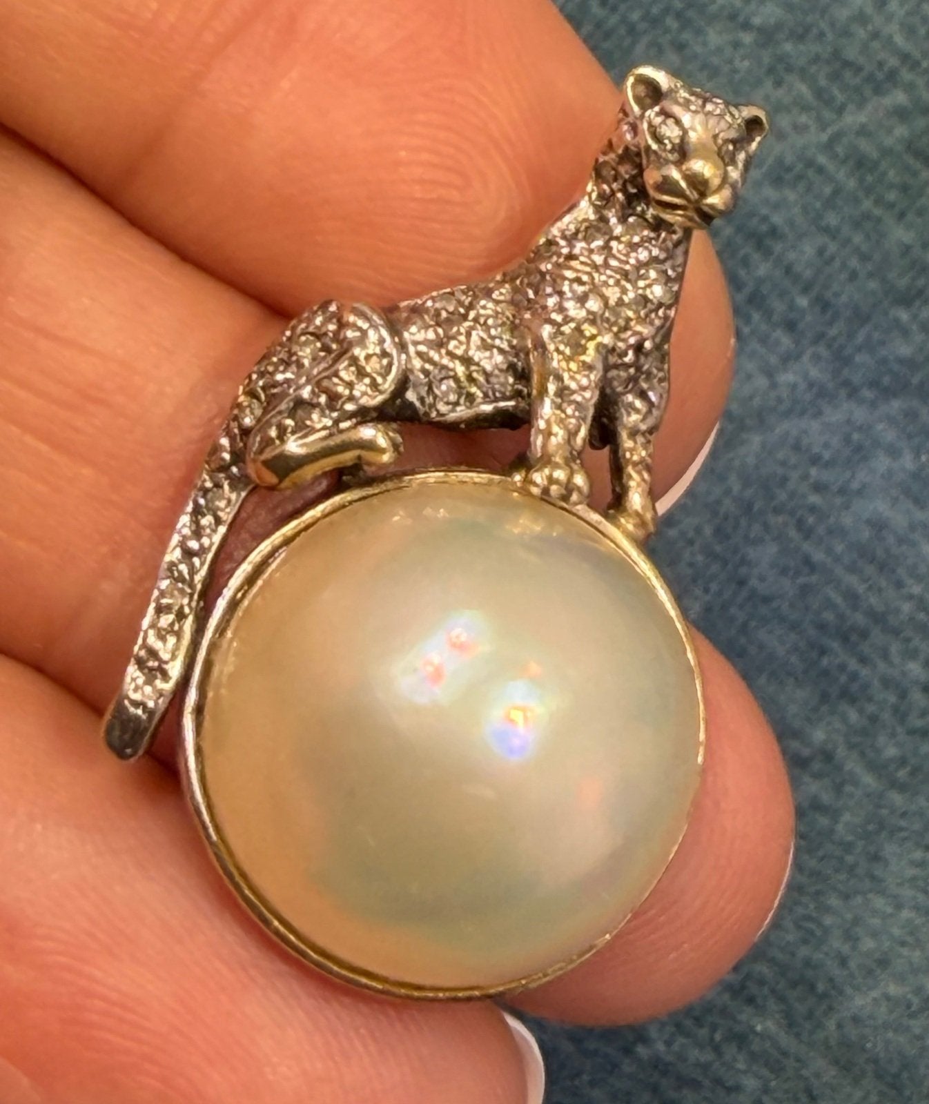 18k Gold Panther Pendant w Diamonds and Pearl. 1.25" + 6.8g