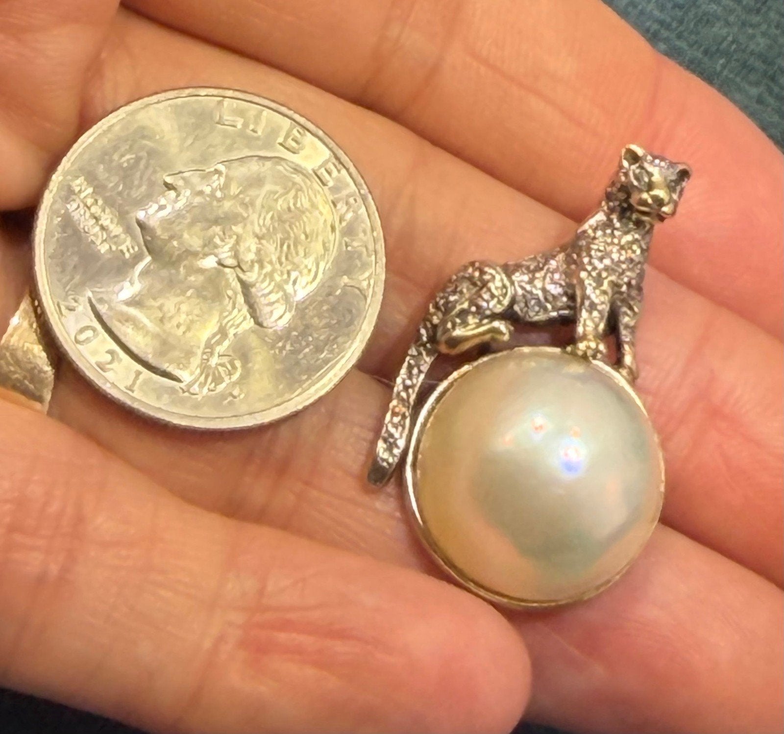 18k Gold Panther Pendant w Diamonds and Pearl. 1.25" + 6.8g