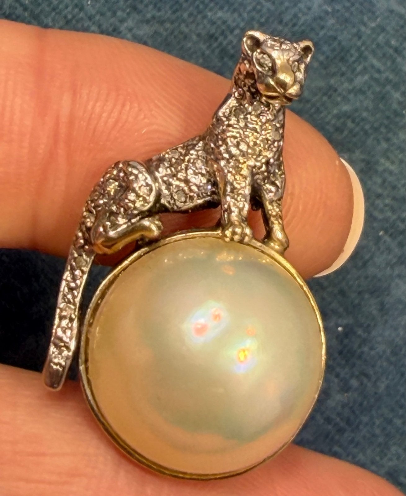 18k Gold Panther Pendant w Diamonds and Pearl. 1.25" + 6.8g