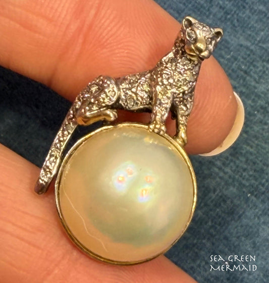 18k Gold Panther Pendant w Diamonds and Pearl. 1.25" + 6.8g