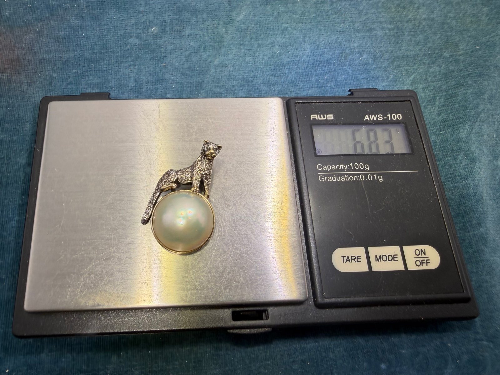 18k Gold Panther Pendant w Diamonds and Pearl. 1.25" + 6.8g